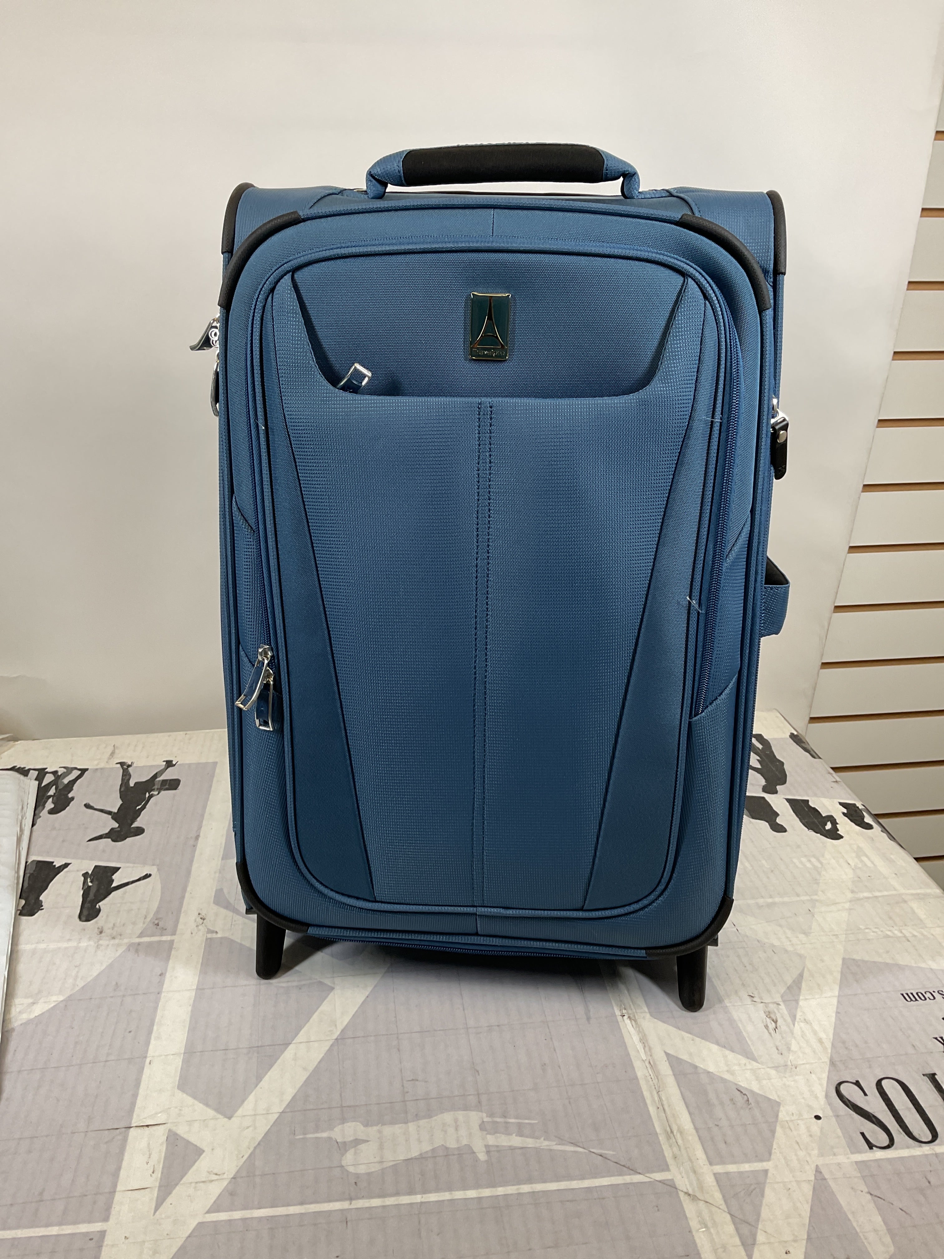 Travelpro Maxlite 5 Softside Expandable Upright 2 Wheel Luggage, Lightweight Suitcase, Men and Women ( Ensign Blue , Carry-on 22-Inch ) Ensign Blue Carry On 22 Inch U44