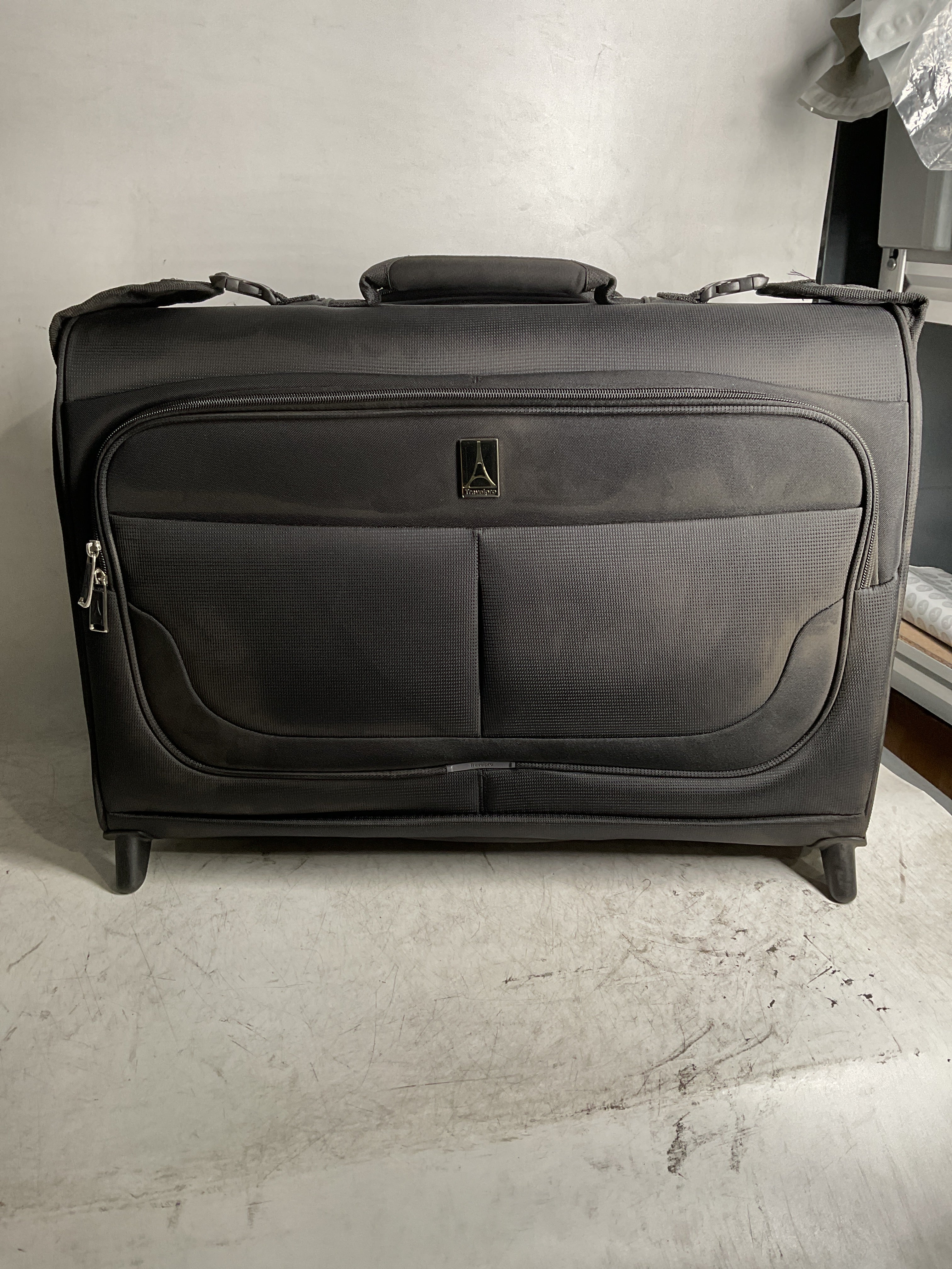 Travelpro Maxlite 5 Softside Lightweight Carry-On Upright 2 Wheel Rolling Garment Bag, Men and Women ( Black , One Size ) Black One Size U20