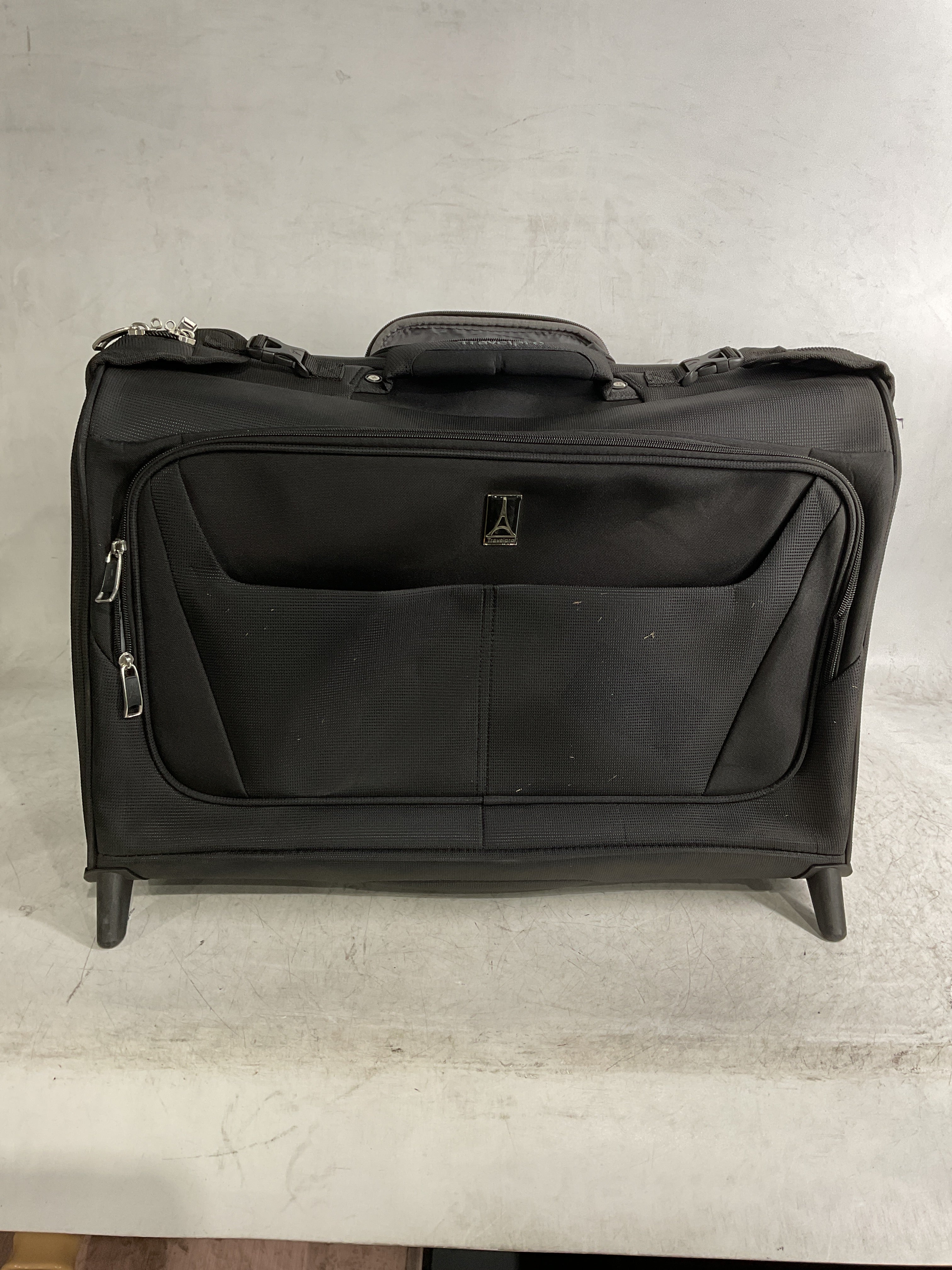 Travelpro Maxlite 5 Softside Lightweight Carry-On Upright 2 Wheel Rolling Garment Bag, Men and Women ( Black , One Size ) Black One Size U21