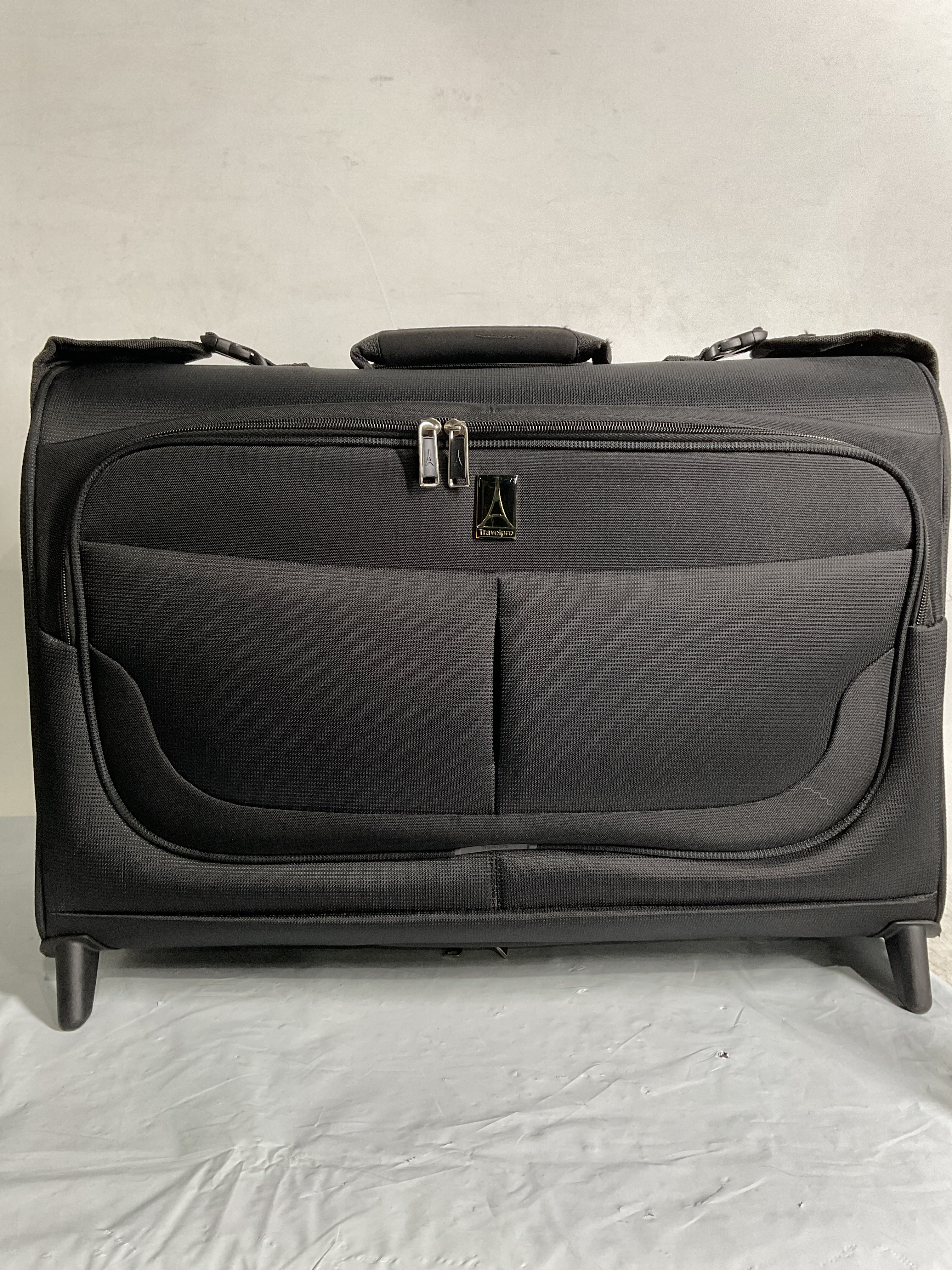 Travelpro Maxlite 5 Softside Lightweight Carry-On Upright 2 Wheel Rolling Garment Bag, Men and Women ( Black , One Size ) Black One Size U27