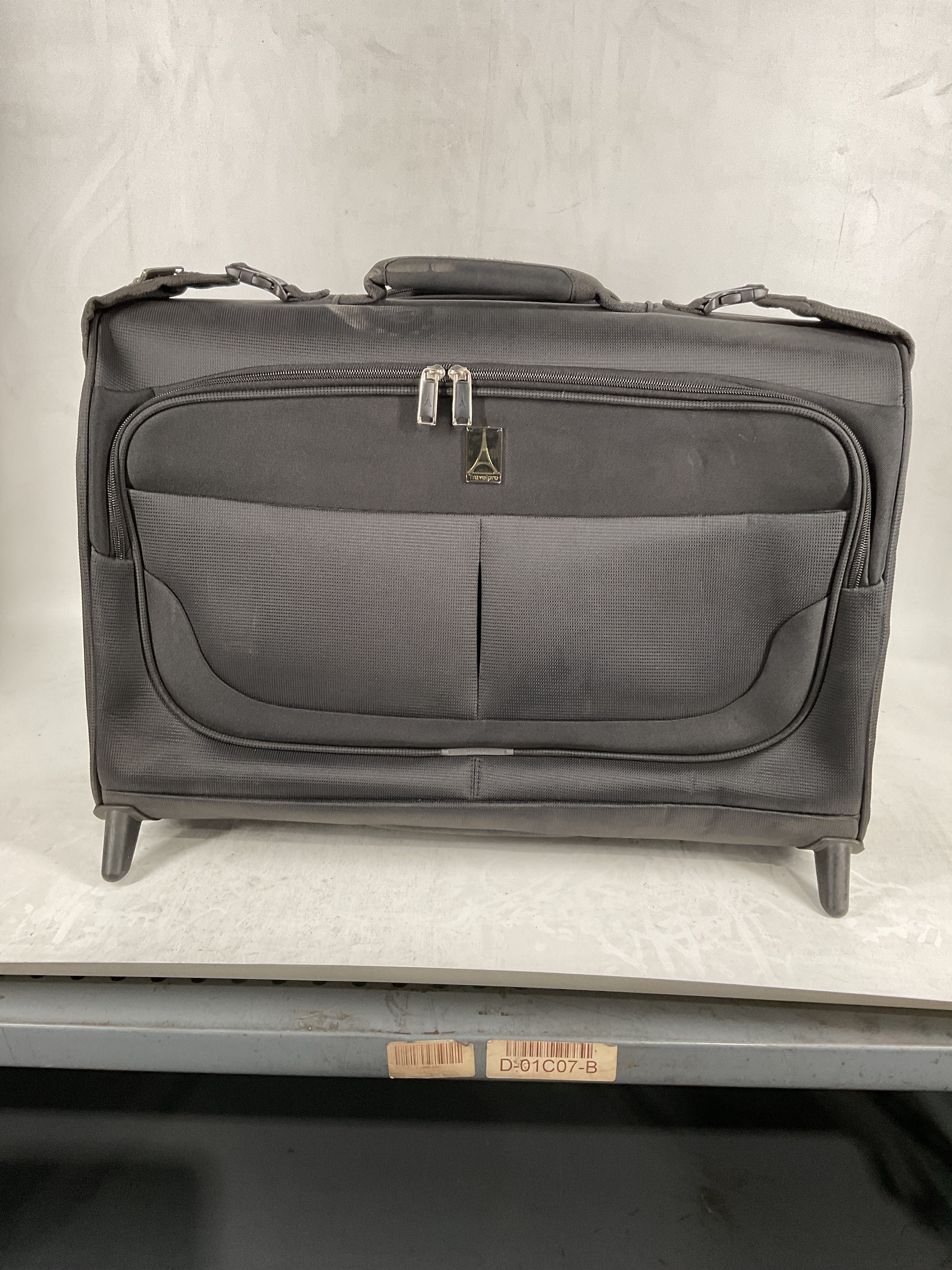 Travelpro Maxlite 5 Softside Lightweight Carry-On Upright 2 Wheel Rolling Garment Bag, Men and Women Black One Size U8