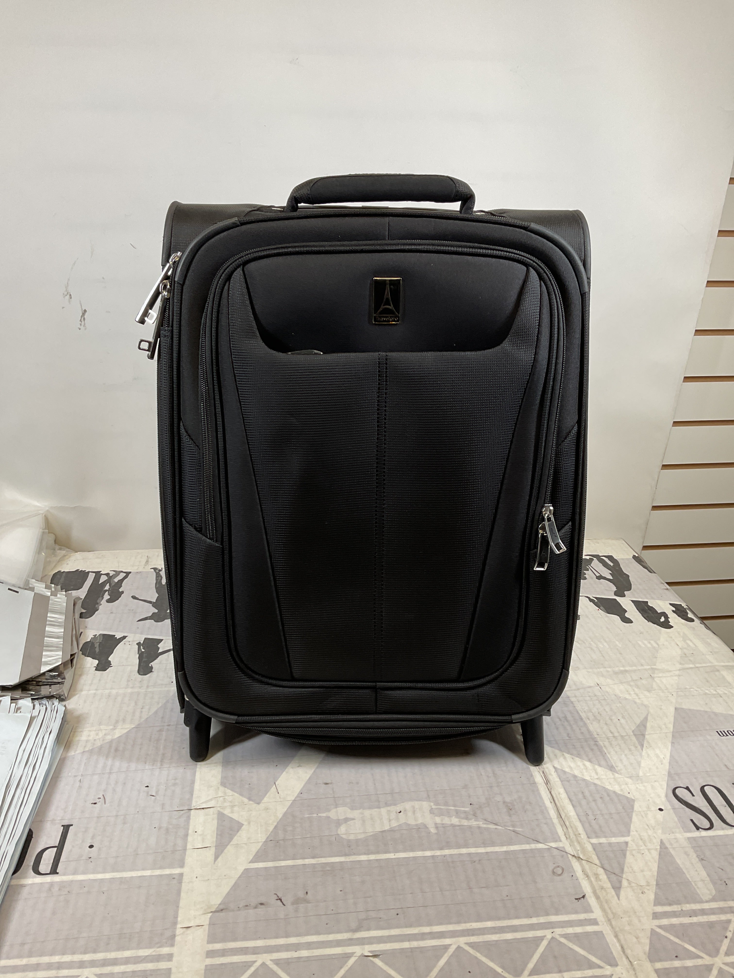 Travelpro Maxlite 5 Softside Expandable Upright 2 Wheel Luggage, Lightweight Suitcase, Men and Women ( Black , Carry-on 20-Inch ) Black Carry On 20 Inch U16