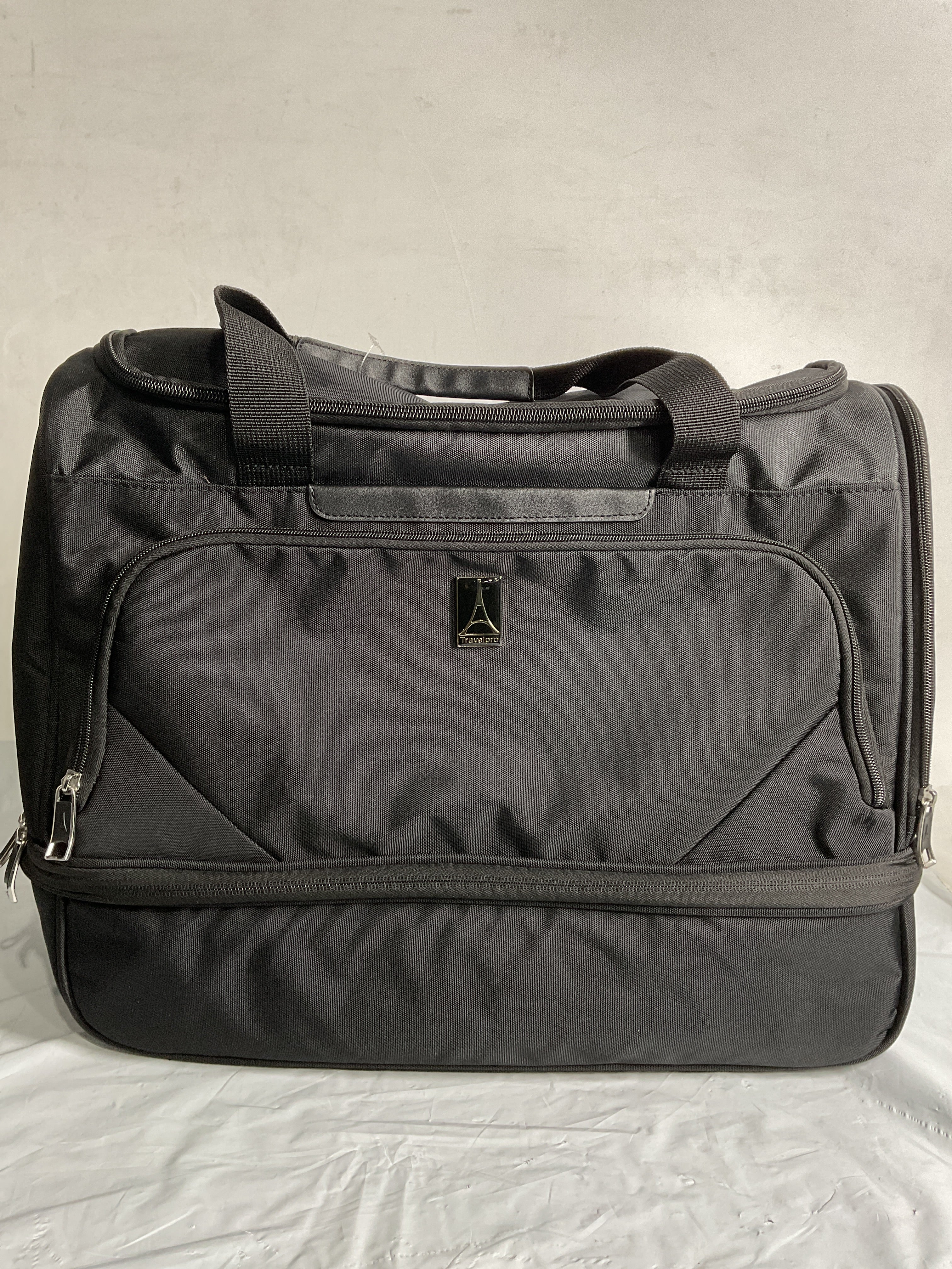 Travelpro Maxlite 5 Carry on Weekender with Drop-Bottom Compartment, Lightweight Overnight Travel Duffel Bag ( Black , 19-Inch ) Black 19 Inch U2