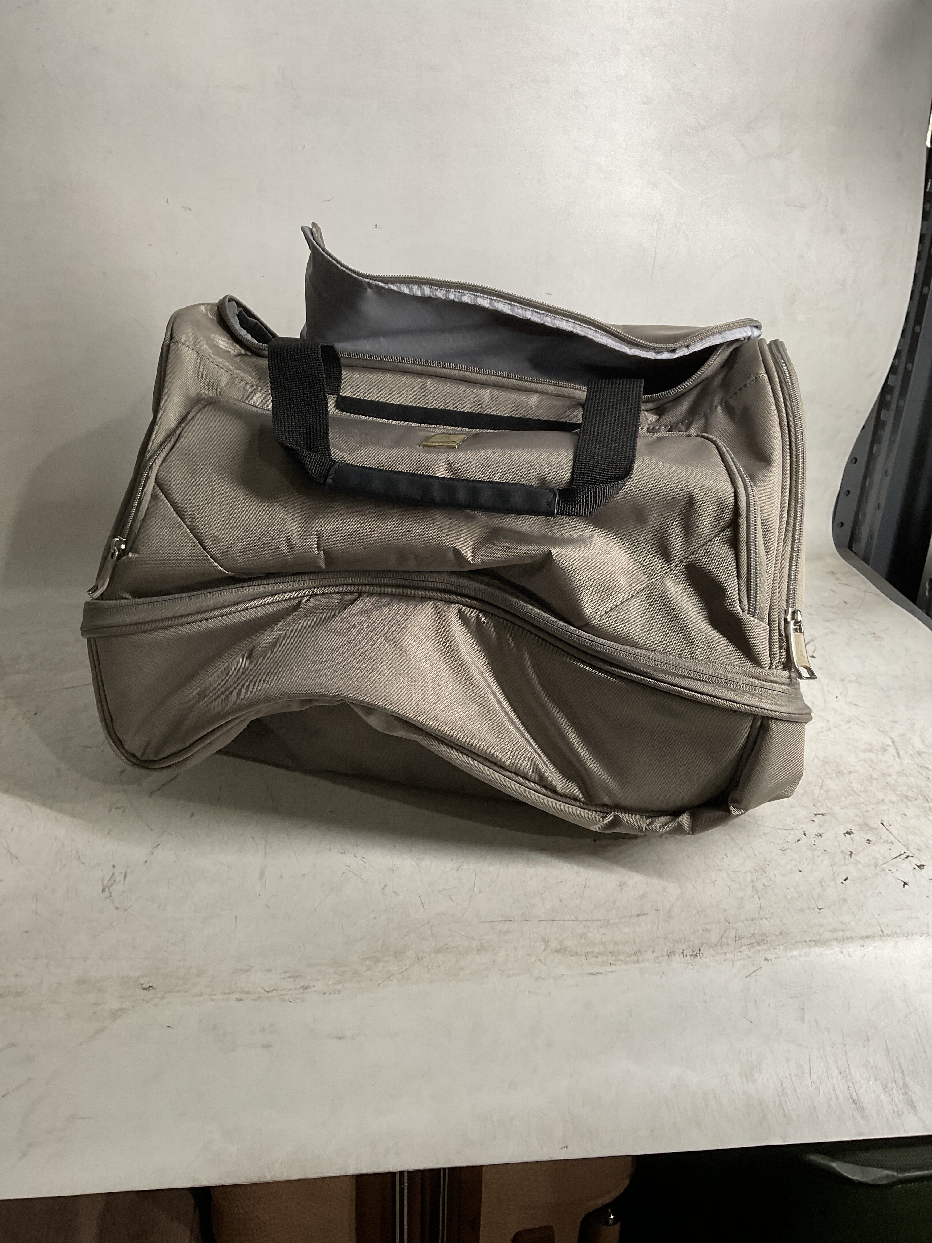 Travelpro Maxlite 5 Carry on Weekender with Drop-Bottom Compartment, Lightweight Overnight Travel Duffel Bag ( Champagne , 19-Inch ) Champagne 19 Inch U1