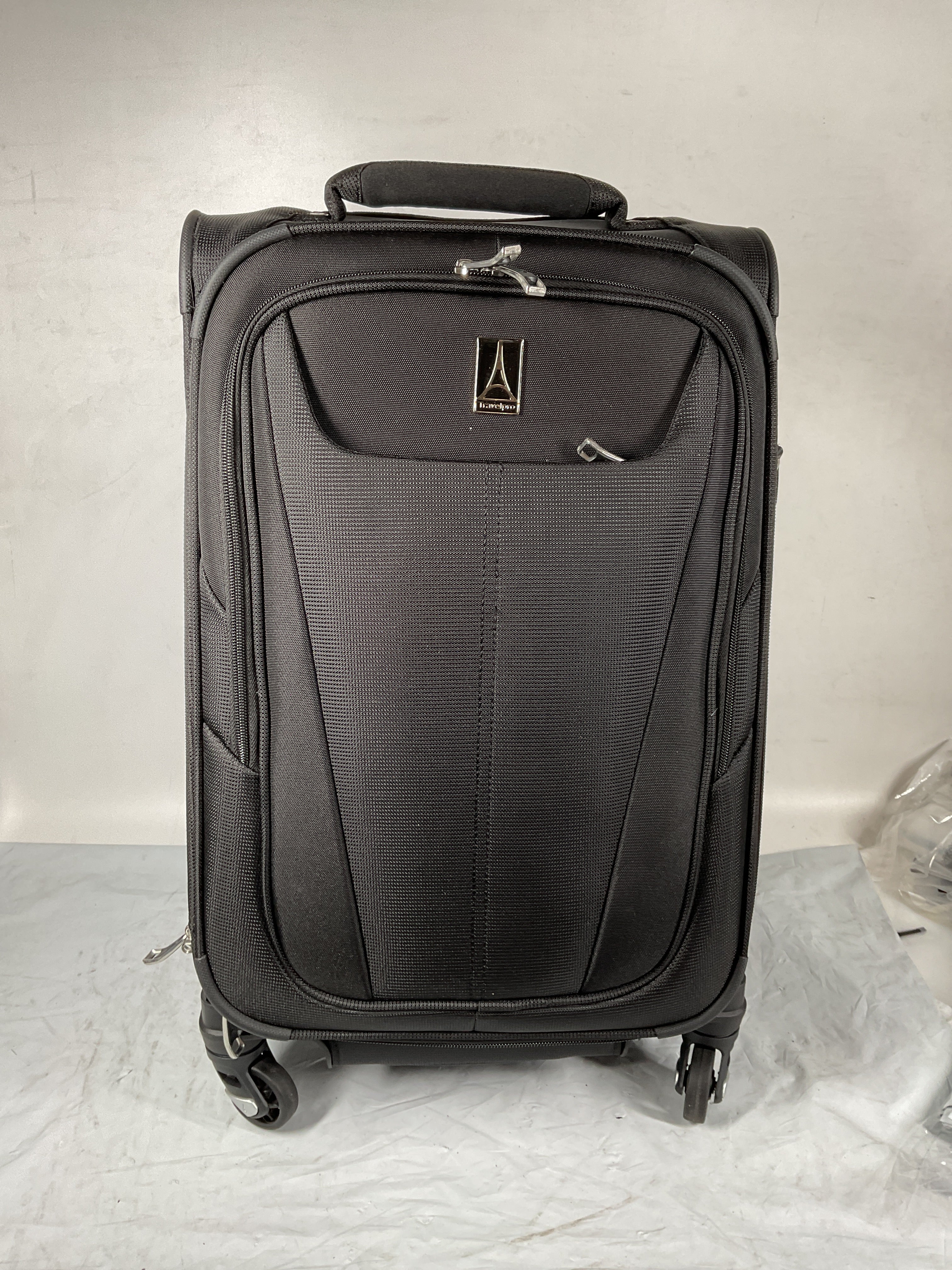 Travelpro Maxlite 5 Softside Expandable Luggage with 4 Spinner Wheels, Lightweight Suitcase, Men and Women ( Black , Carry-on 21-Inch ) Black Carry On 21 Inch U105