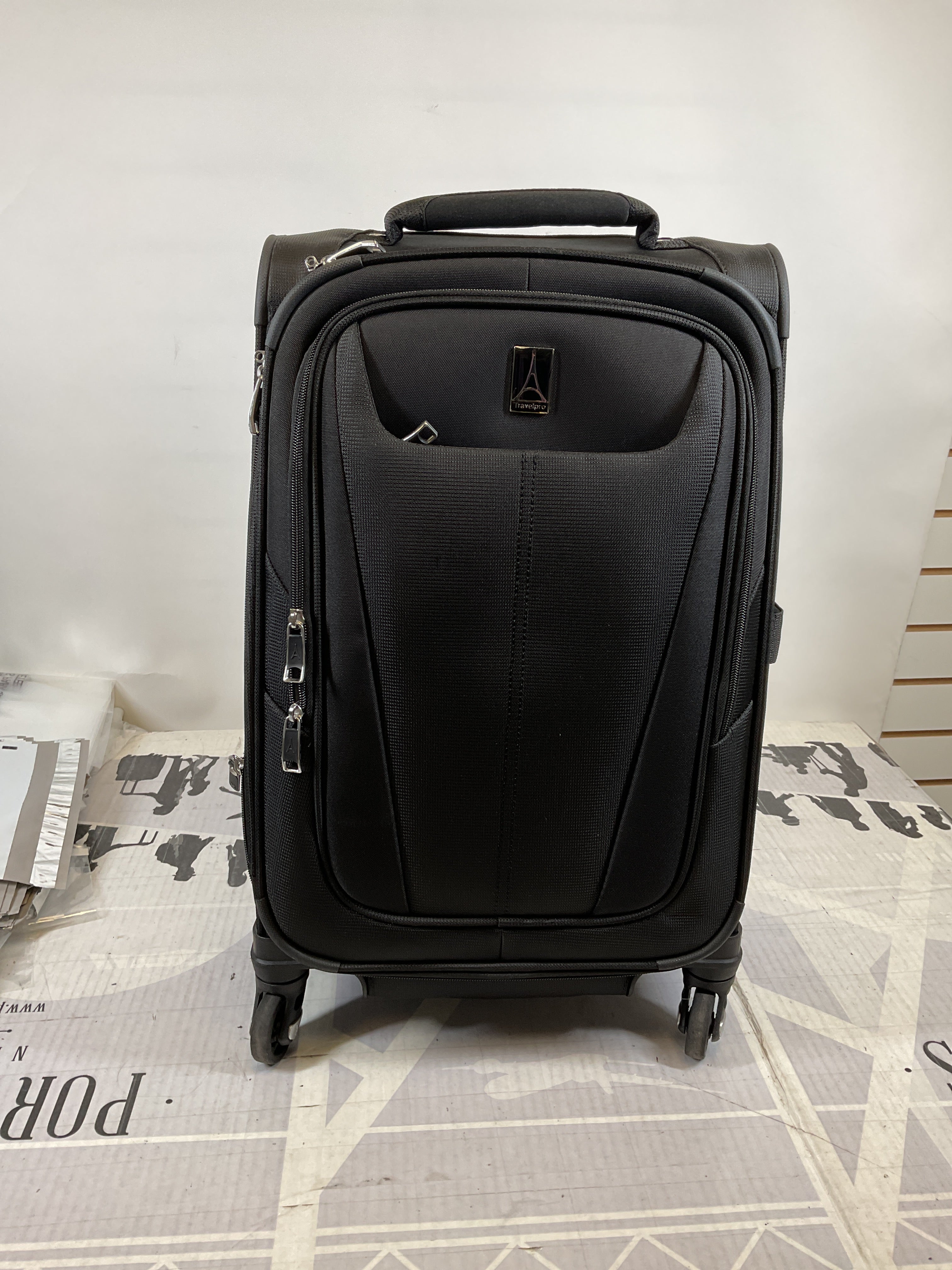 Travelpro Maxlite 5 Softside Expandable Luggage with 4 Spinner Wheels, Lightweight Suitcase, Men and Women ( Black , Carry-on 21-Inch ) Black Carry On 21 Inch U109