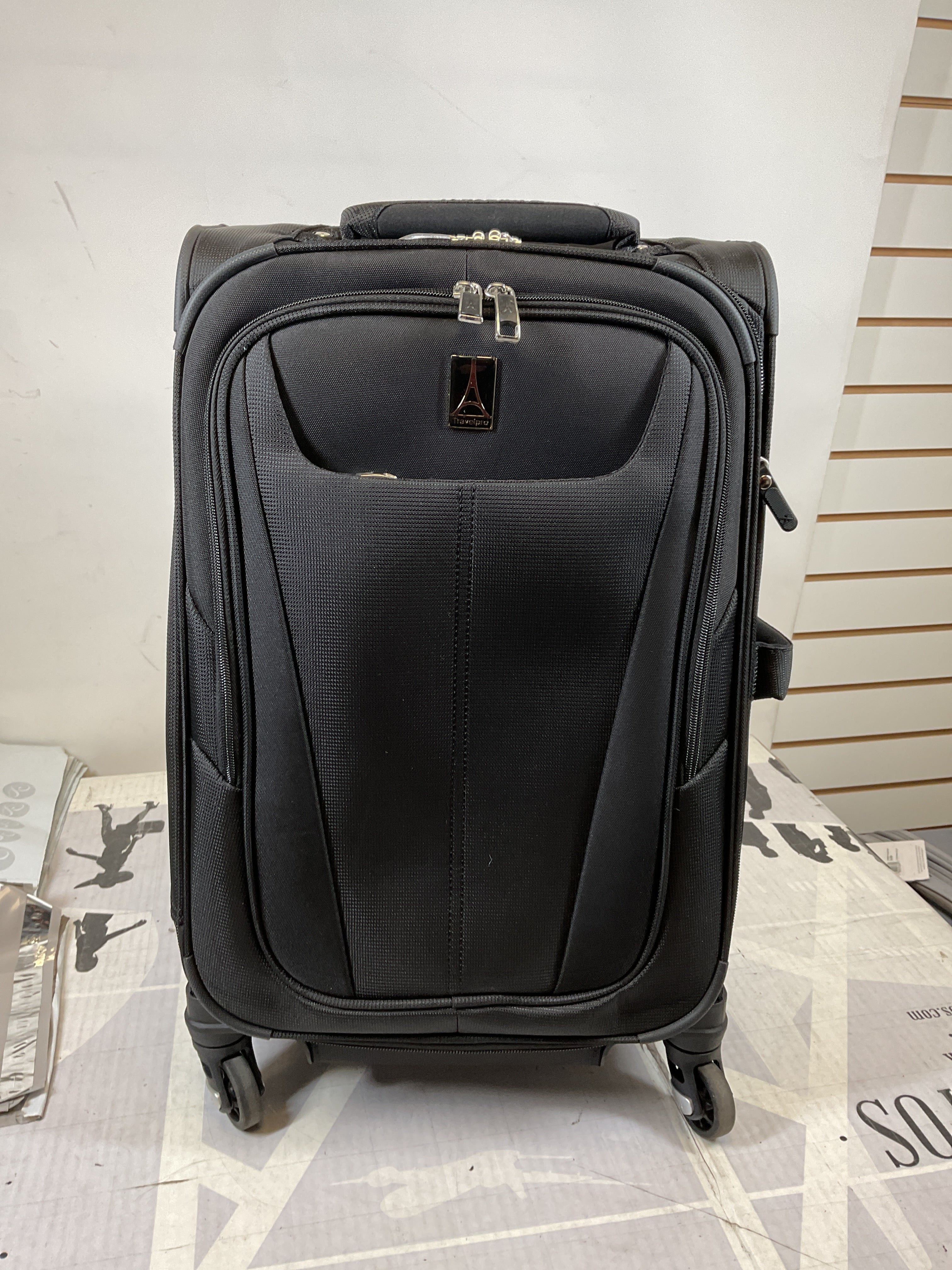 Travelpro Maxlite 5 Softside Expandable Luggage with 4 Spinner Wheels, Lightweight Suitcase, Men and Women ( Black , Carry-on 21-Inch ) Black Carry On 21 Inch U112