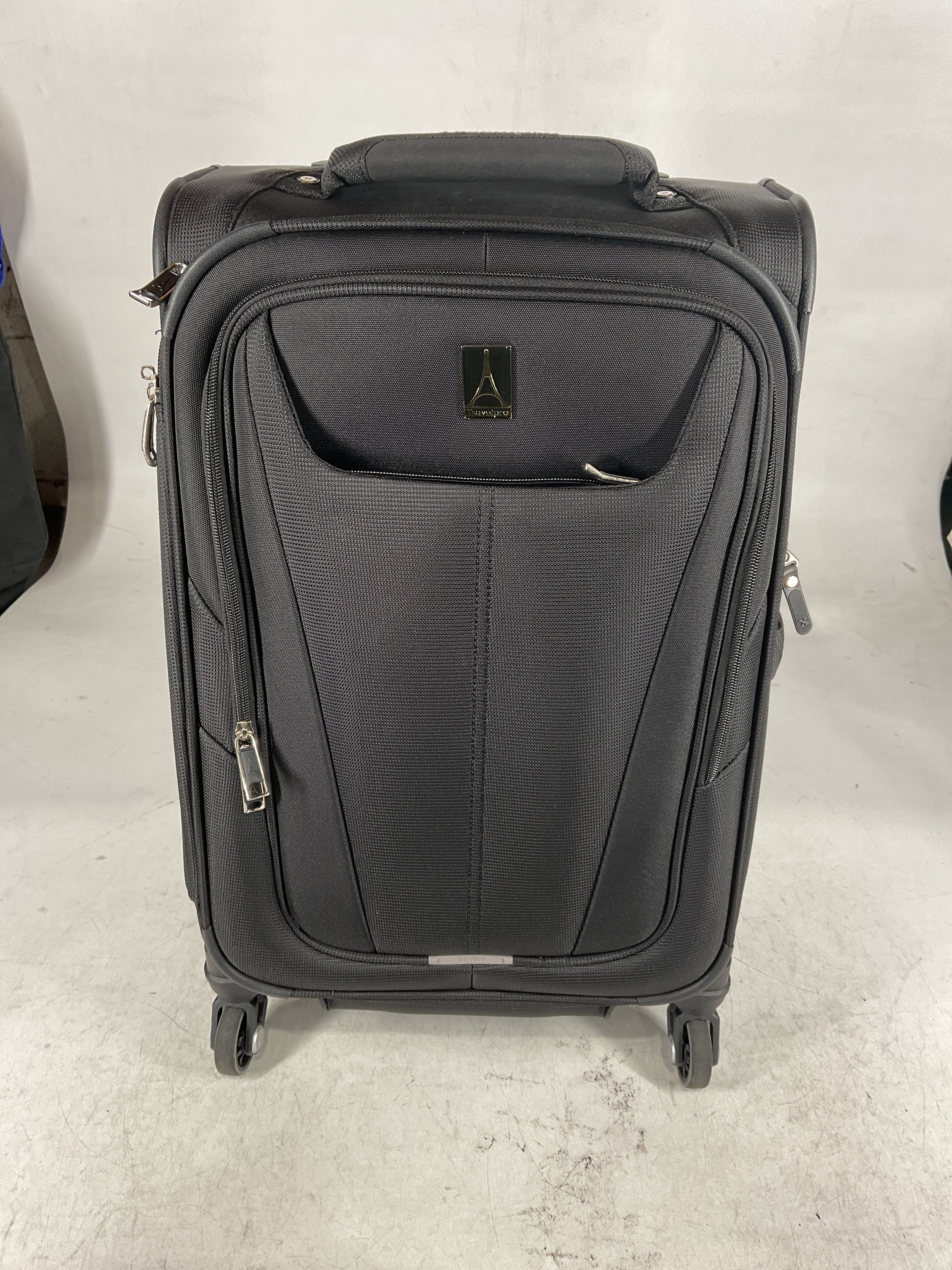 Travelpro Maxlite 5 Softside Expandable Luggage with 4 Spinner Wheels, Lightweight Suitcase, Men and Women Black Carry On 21 Inch U24
