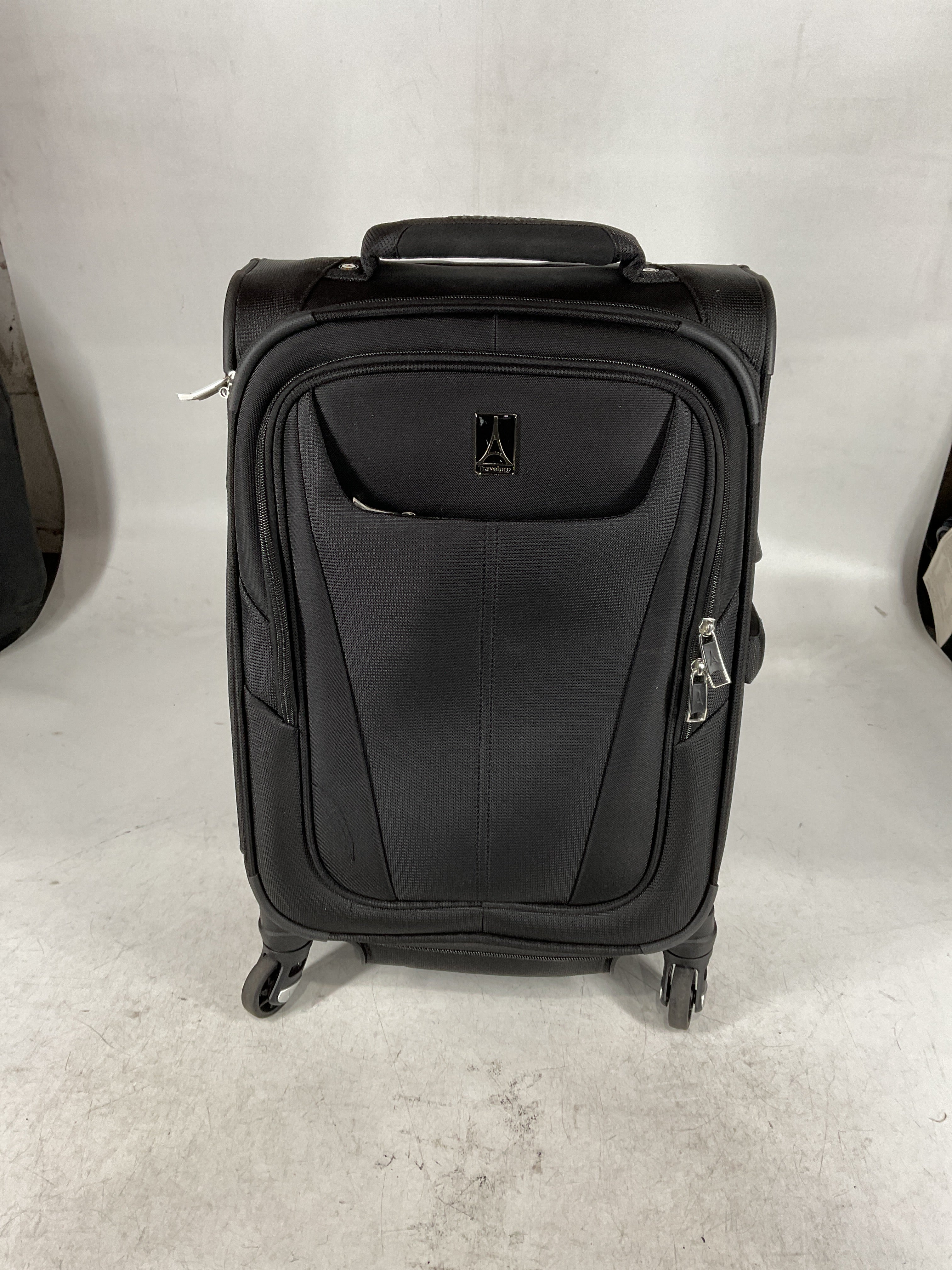 Travelpro Maxlite 5 Softside Expandable Luggage with 4 Spinner Wheels, Lightweight Suitcase, Men and Women Black Carry On 21 Inch U25