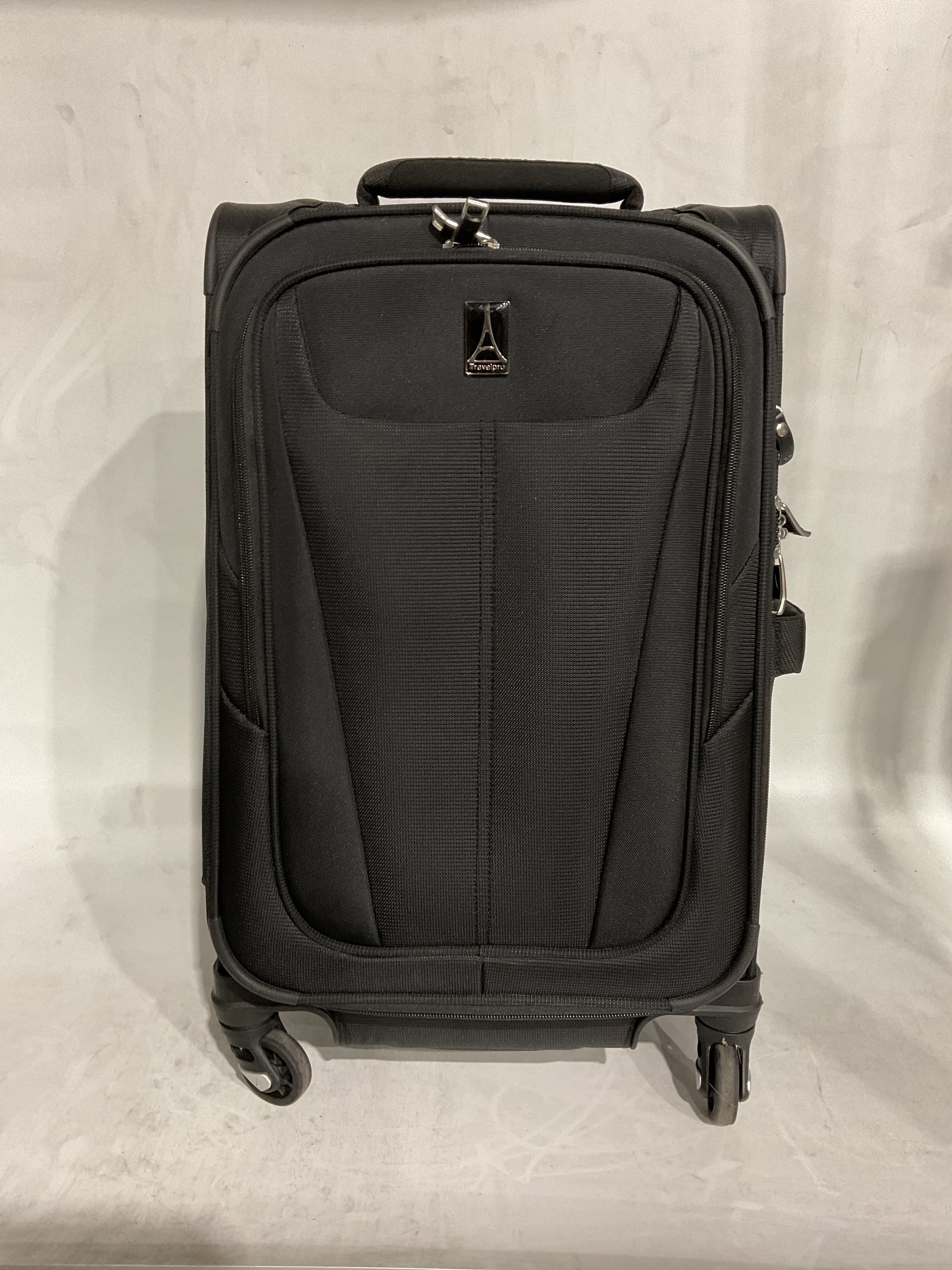 Travelpro Maxlite 5 Softside Expandable Luggage with 4 Spinner Wheels, Lightweight Suitcase, Men and Women Black Carry On 21 Inch U30