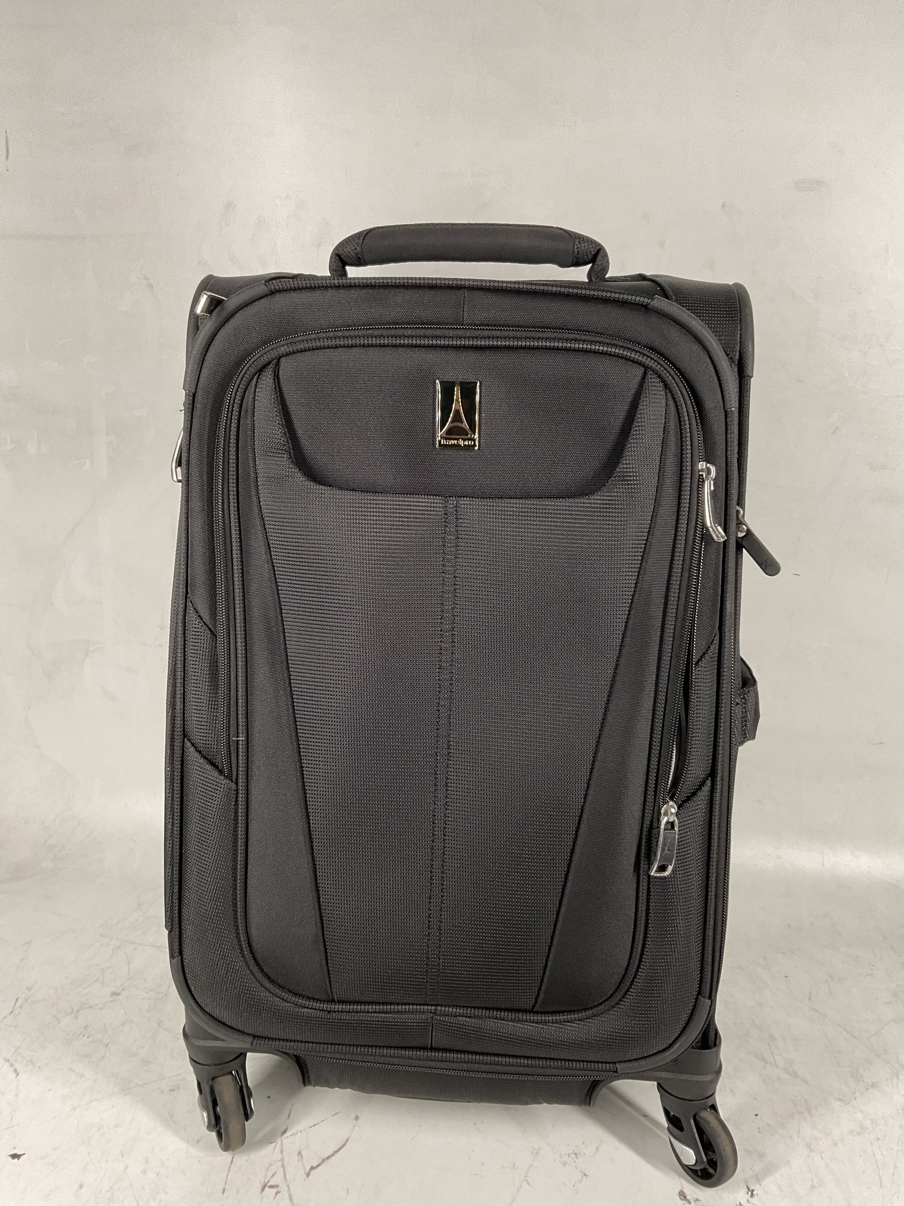 Travelpro Maxlite 5 Softside Expandable Luggage with 4 Spinner Wheels, Lightweight Suitcase, Men and Women Black Carry On 21 Inch U44