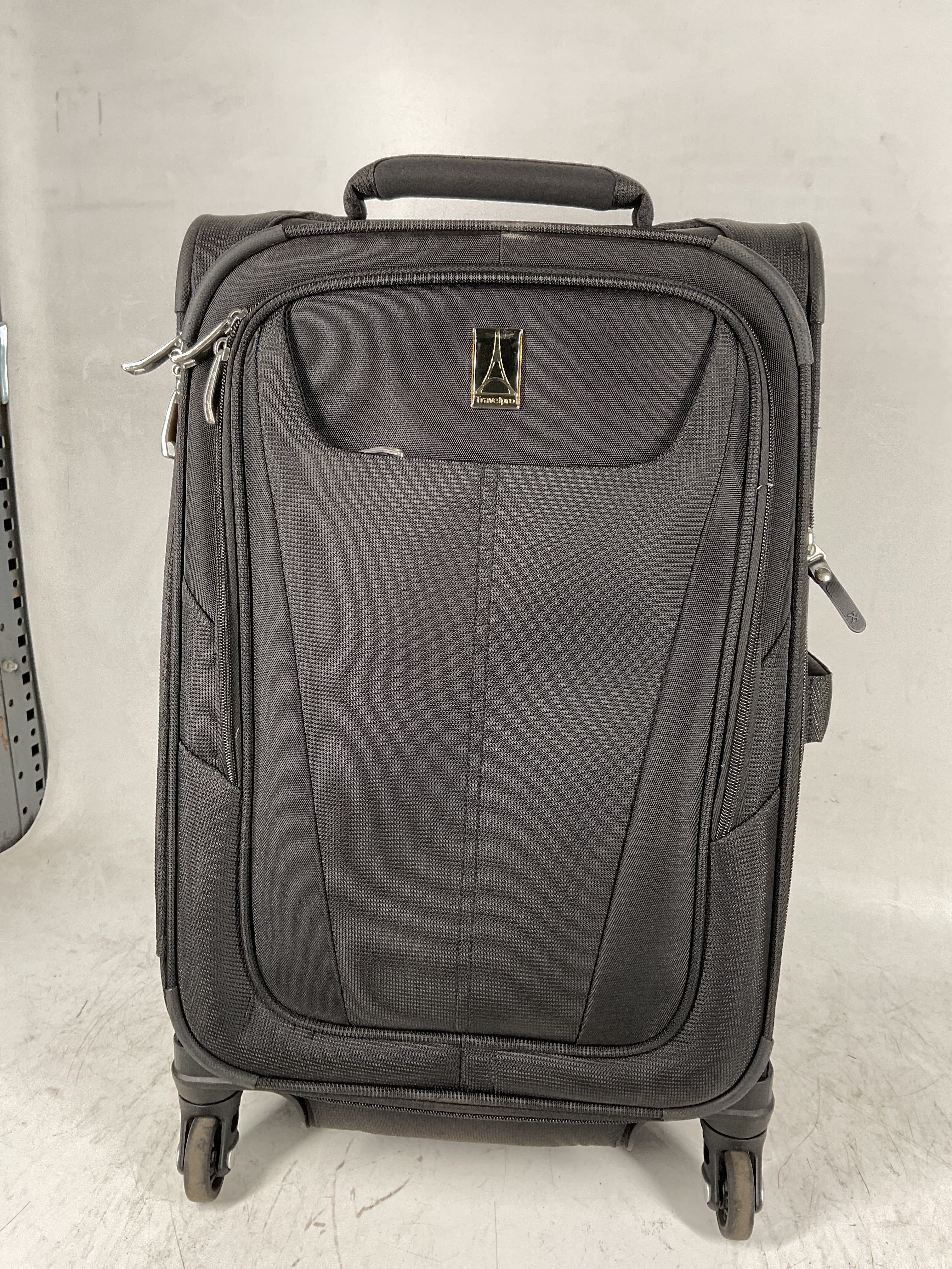 Travelpro Maxlite 5 Softside Expandable Luggage with 4 Spinner Wheels, Lightweight Suitcase, Men and Women Black Carry On 21 Inch U52