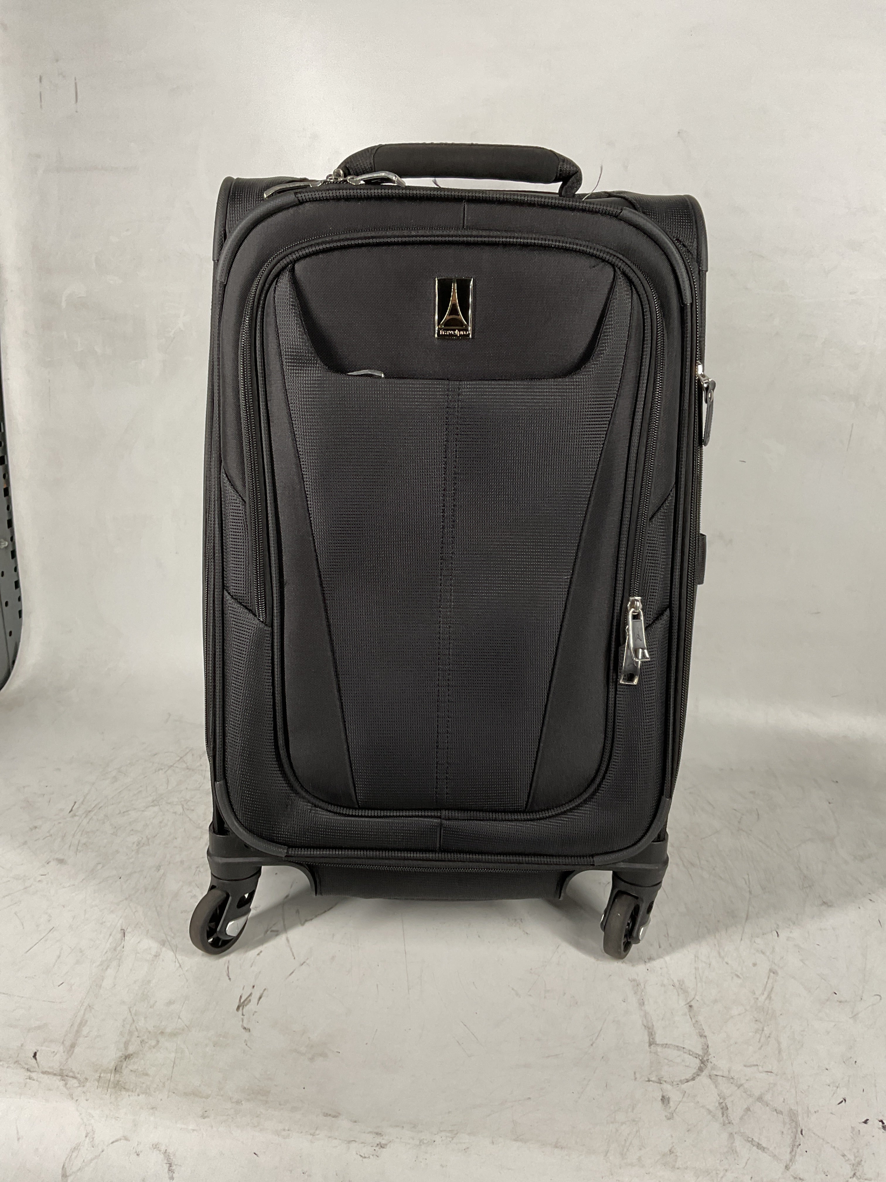 Travelpro Maxlite 5 Softside Expandable Luggage with 4 Spinner Wheels, Lightweight Suitcase, Men and Women Black Carry On 21 Inch U53