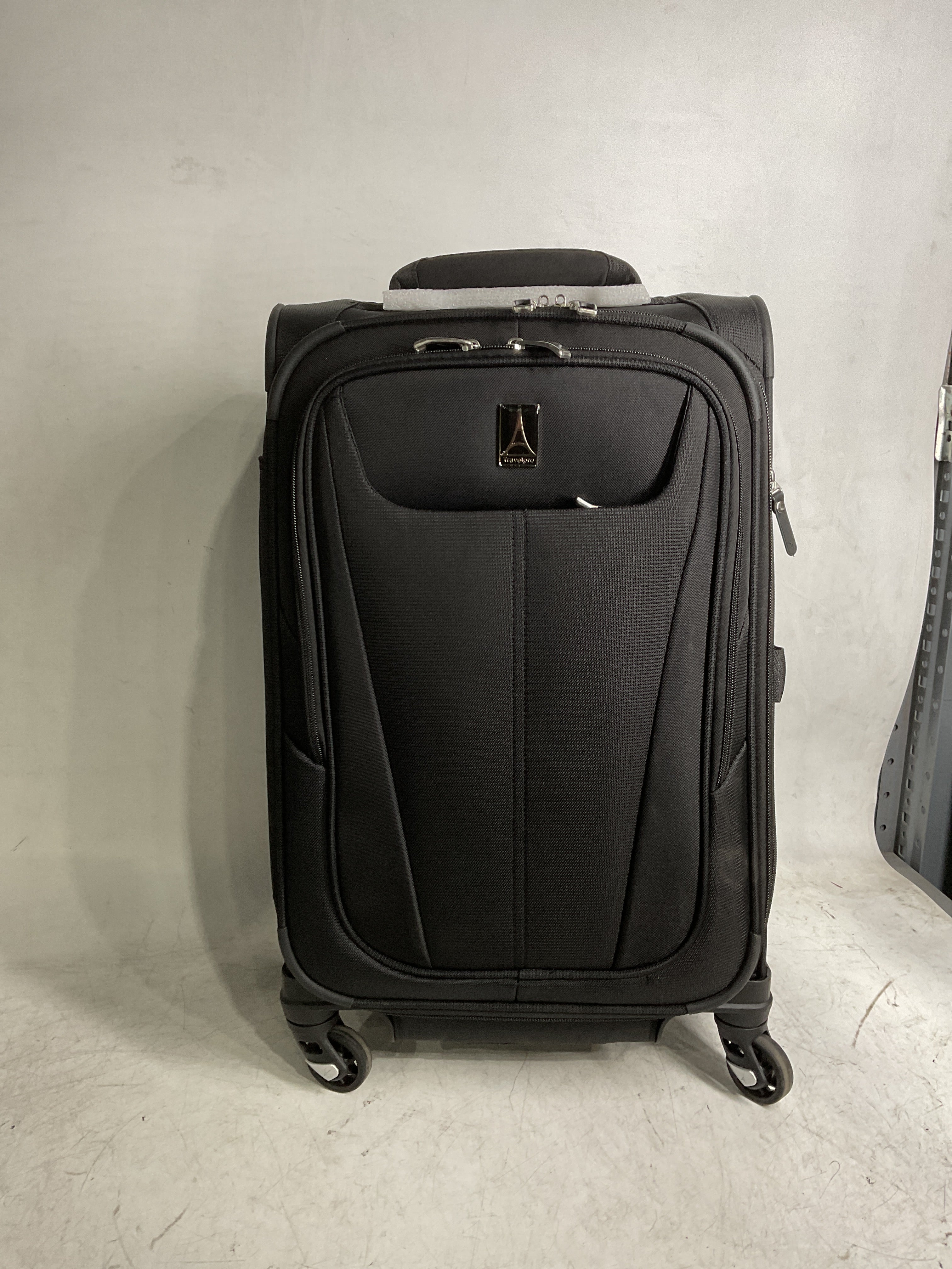 Travelpro Maxlite 5 Softside Expandable Luggage with 4 Spinner Wheels, Lightweight Suitcase, Men and Women ( Black , Carry-on 21-Inch ) Black Carry On 21 Inch U91