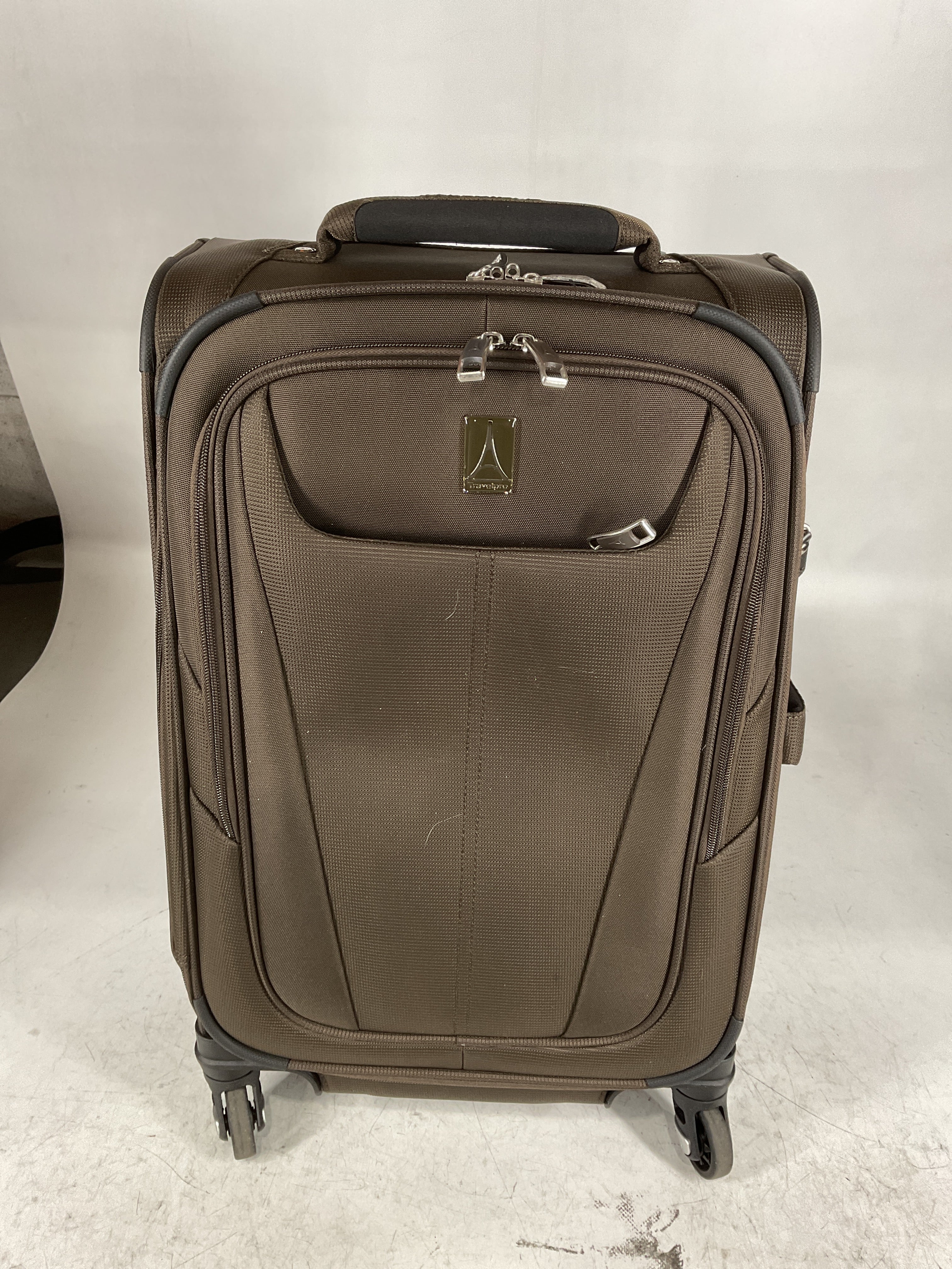 Travelpro Maxlite 5 Softside Expandable Luggage with 4 Spinner Wheels, Lightweight Suitcase, Men and Women U11