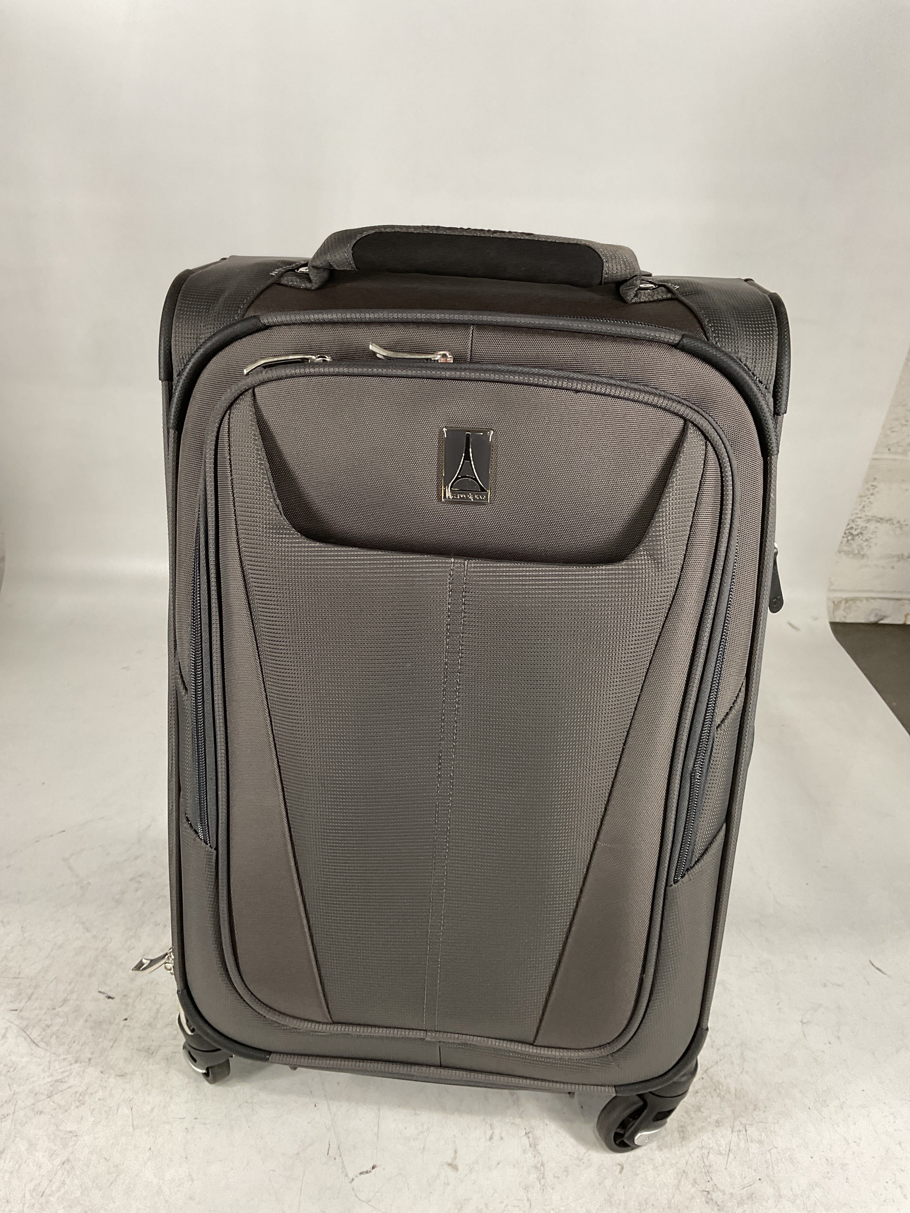 Travelpro Maxlite 5 Softside Expandable Luggage with 4 Spinner Wheels, Lightweight Suitcase, Men and Women U10