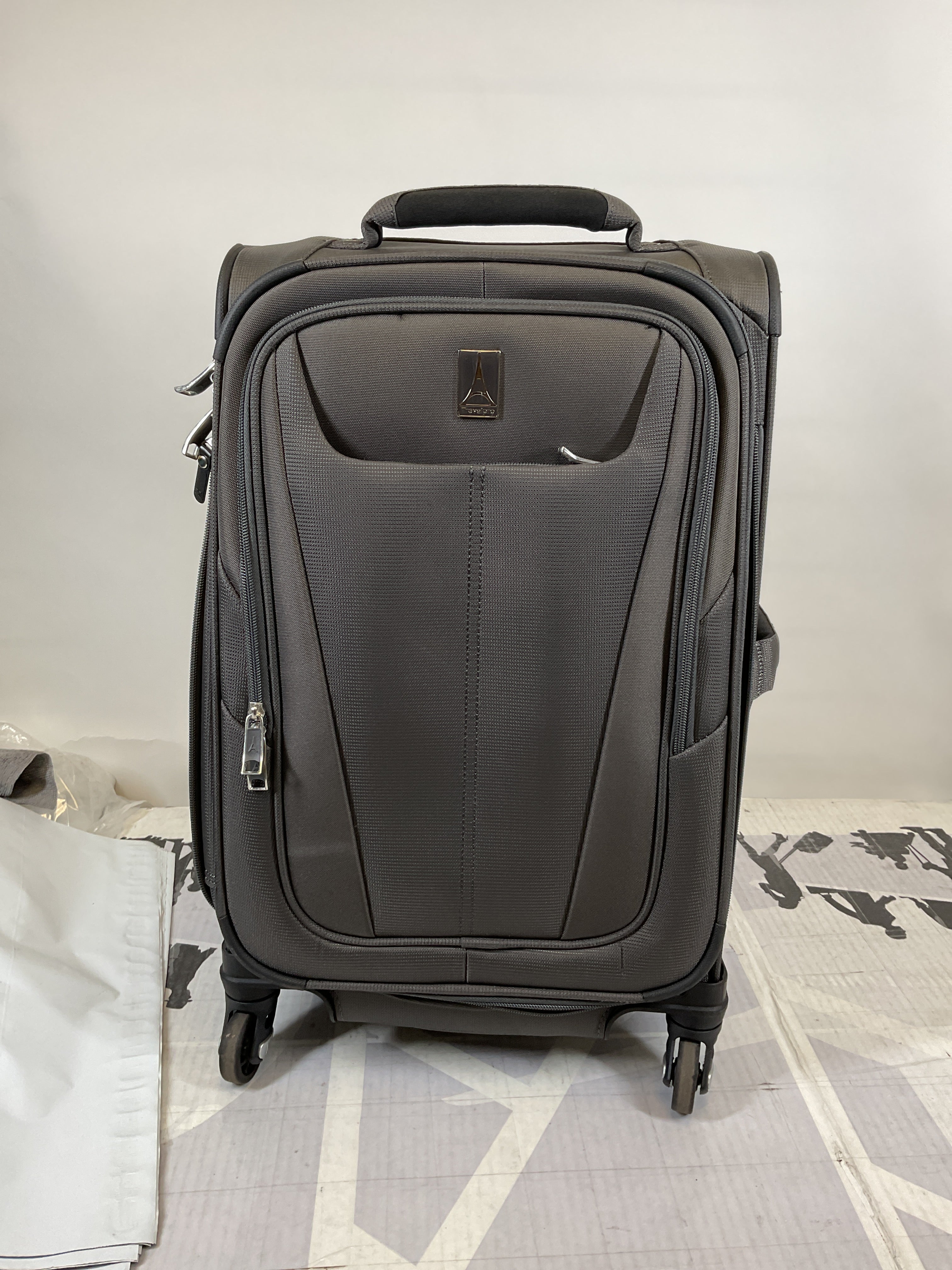 Travelpro Maxlite 5 Softside Expandable Luggage with 4 Spinner Wheels, Lightweight Suitcase, Men and Women ( Shadow Grey , Carry-on 21-Inch ) Shadow Grey Carry On 21 Inch U104