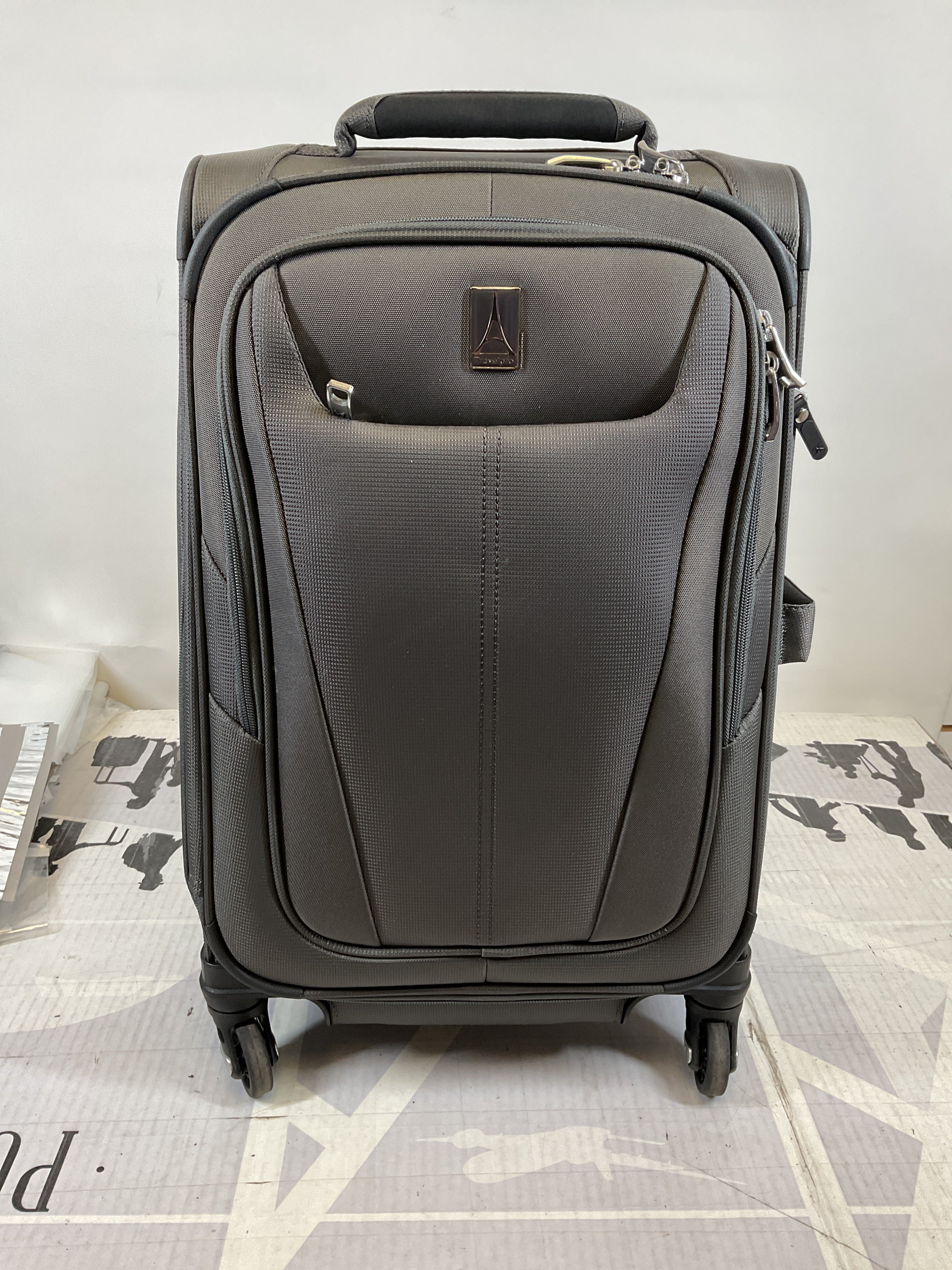 Travelpro Maxlite 5 Softside Expandable Luggage with 4 Spinner Wheels, Lightweight Suitcase, Men and Women ( Shadow Grey , Carry-on 21-Inch ) Shadow Grey Carry On 21 Inch U106