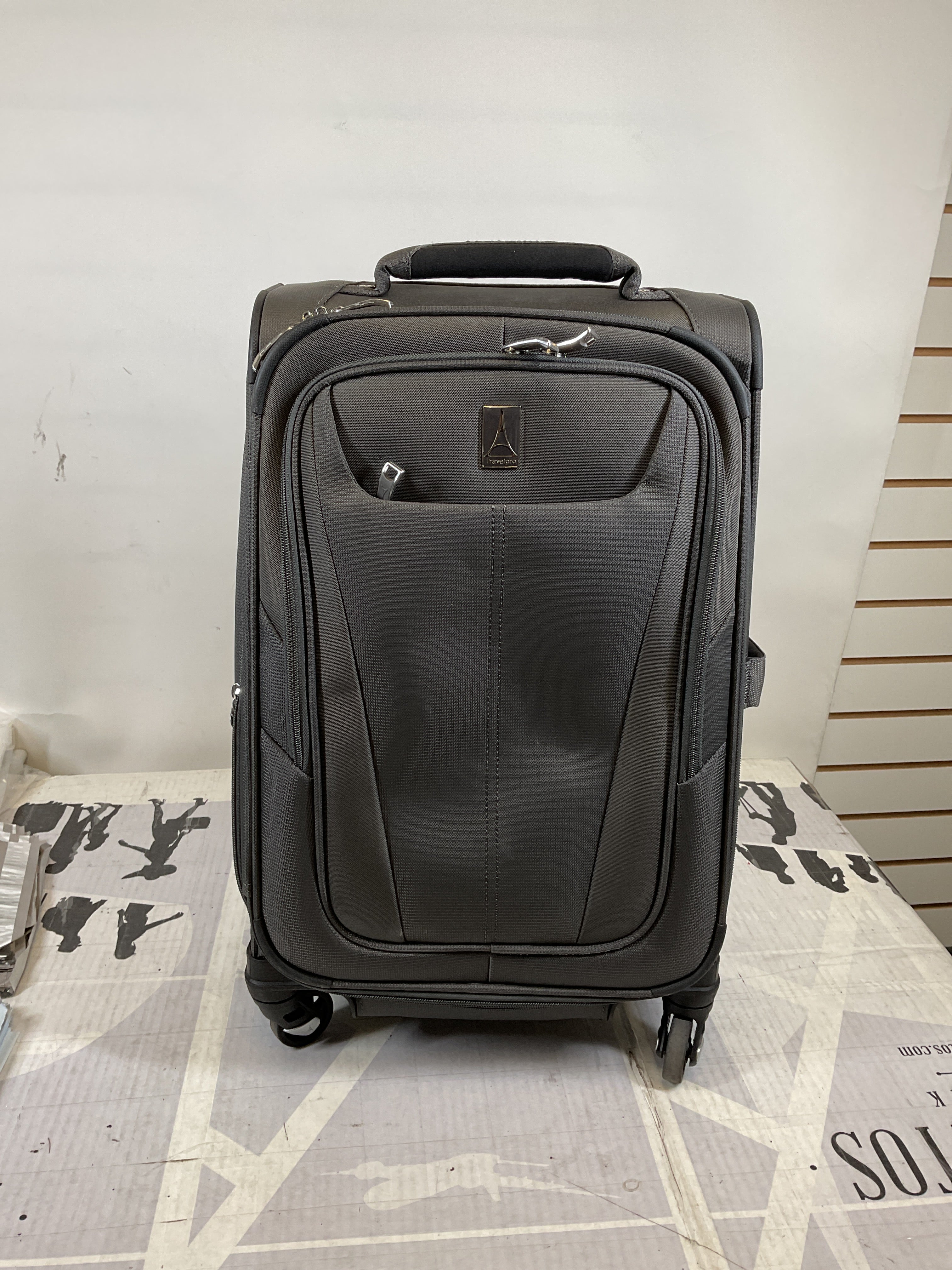 Travelpro Maxlite 5 Softside Expandable Luggage with 4 Spinner Wheels, Lightweight Suitcase, Men and Women ( Shadow Grey , Carry-on 21-Inch ) Shadow Grey Carry On 21 Inch U109