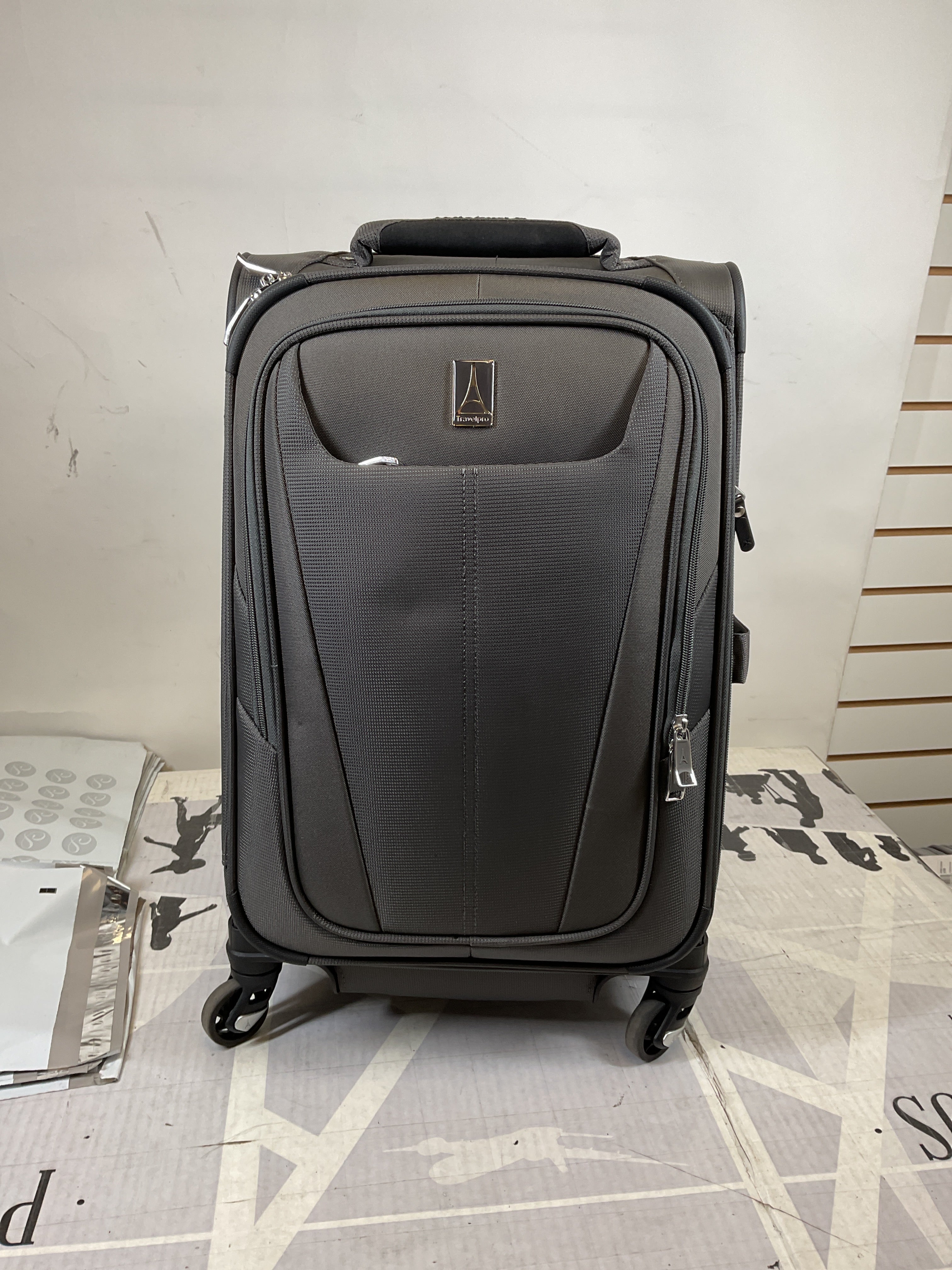 Travelpro Maxlite 5 Softside Expandable Luggage with 4 Spinner Wheels, Lightweight Suitcase, Men and Women ( Shadow Grey , Carry-on 21-Inch ) Shadow Grey Carry On 21 Inch U112