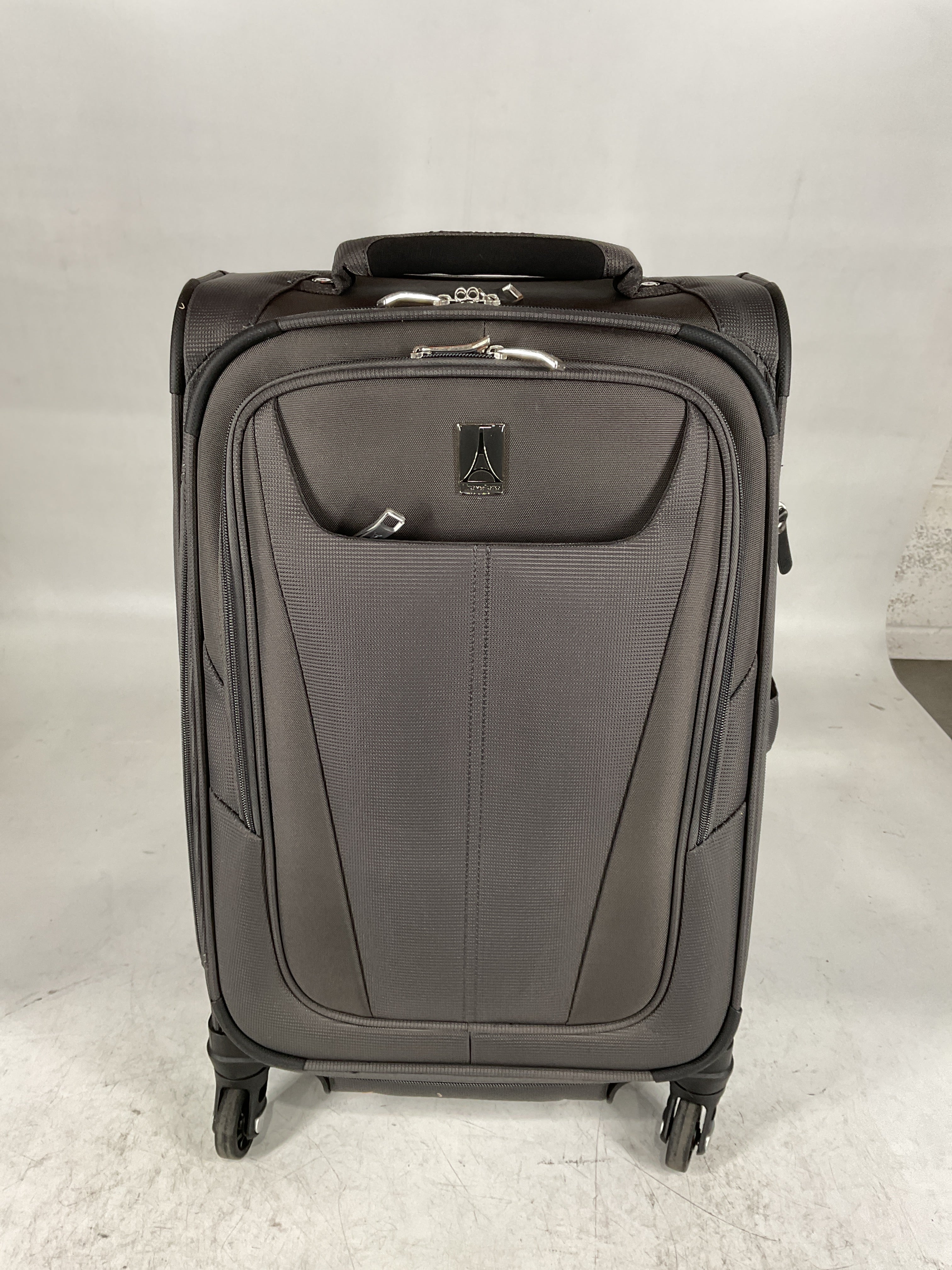 Travelpro Maxlite 5 Softside Expandable Luggage with 4 Spinner Wheels, Lightweight Suitcase, Men and Women U17