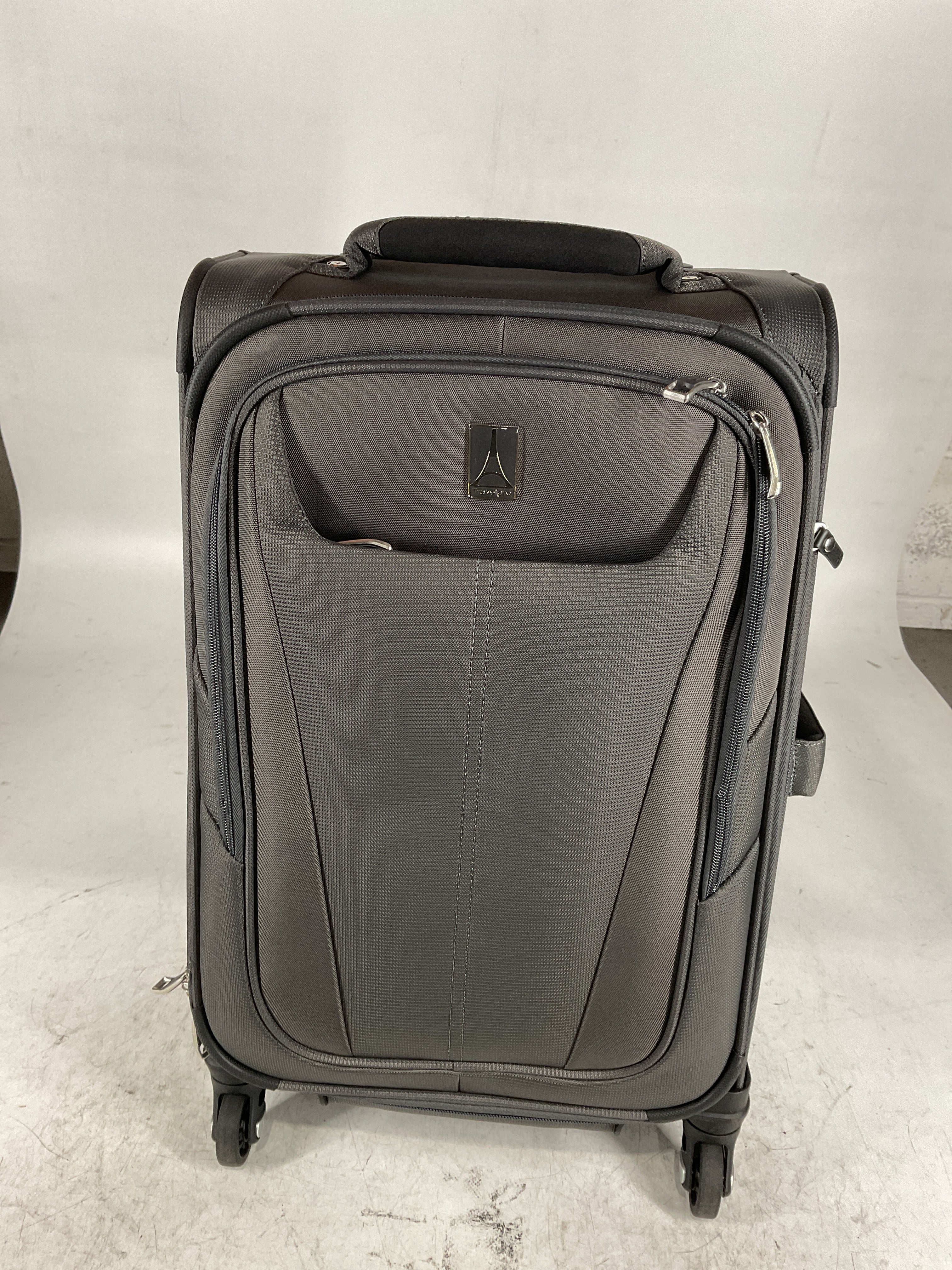 Travelpro Maxlite 5 Softside Expandable Luggage with 4 Spinner Wheels, Lightweight Suitcase, Men and Women U18