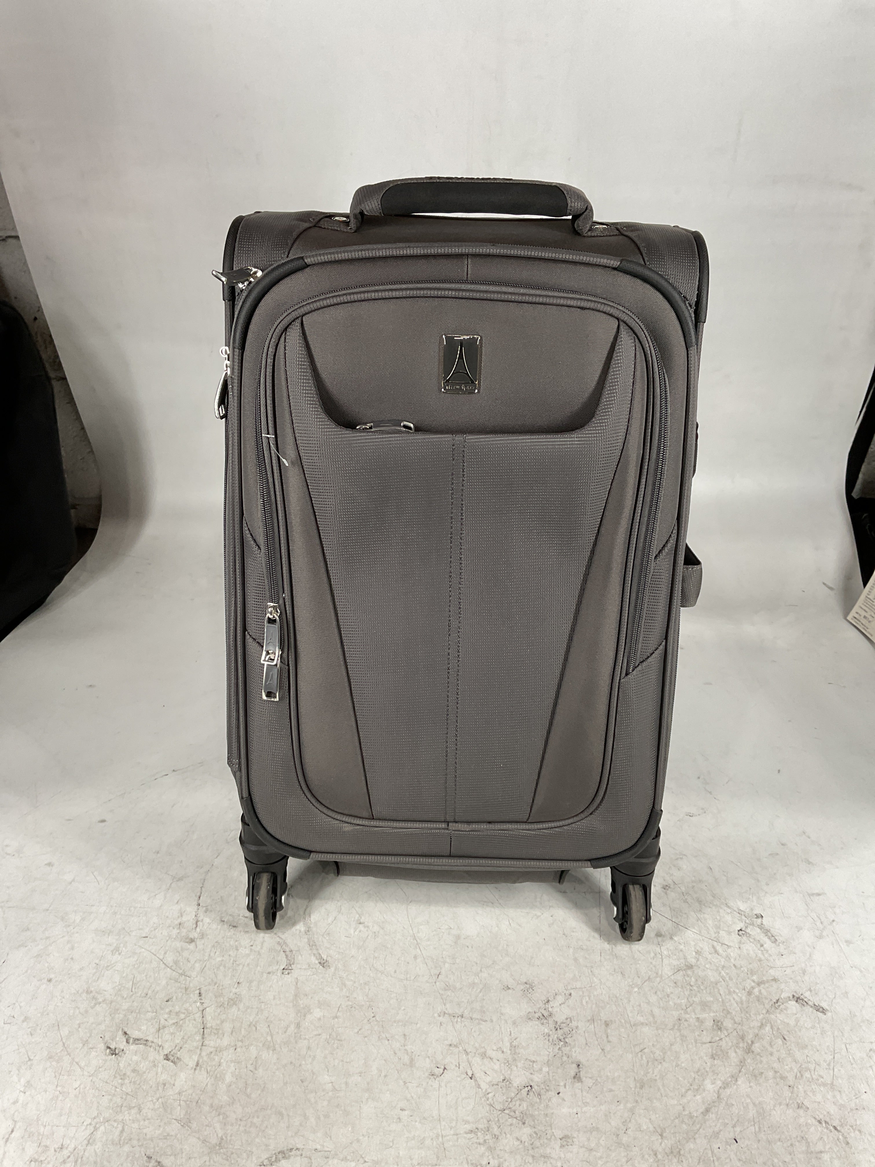 Travelpro Maxlite 5 Softside Expandable Luggage with 4 Spinner Wheels, Lightweight Suitcase, Men and Women Shadow Grey Carry On 21 Inch U21