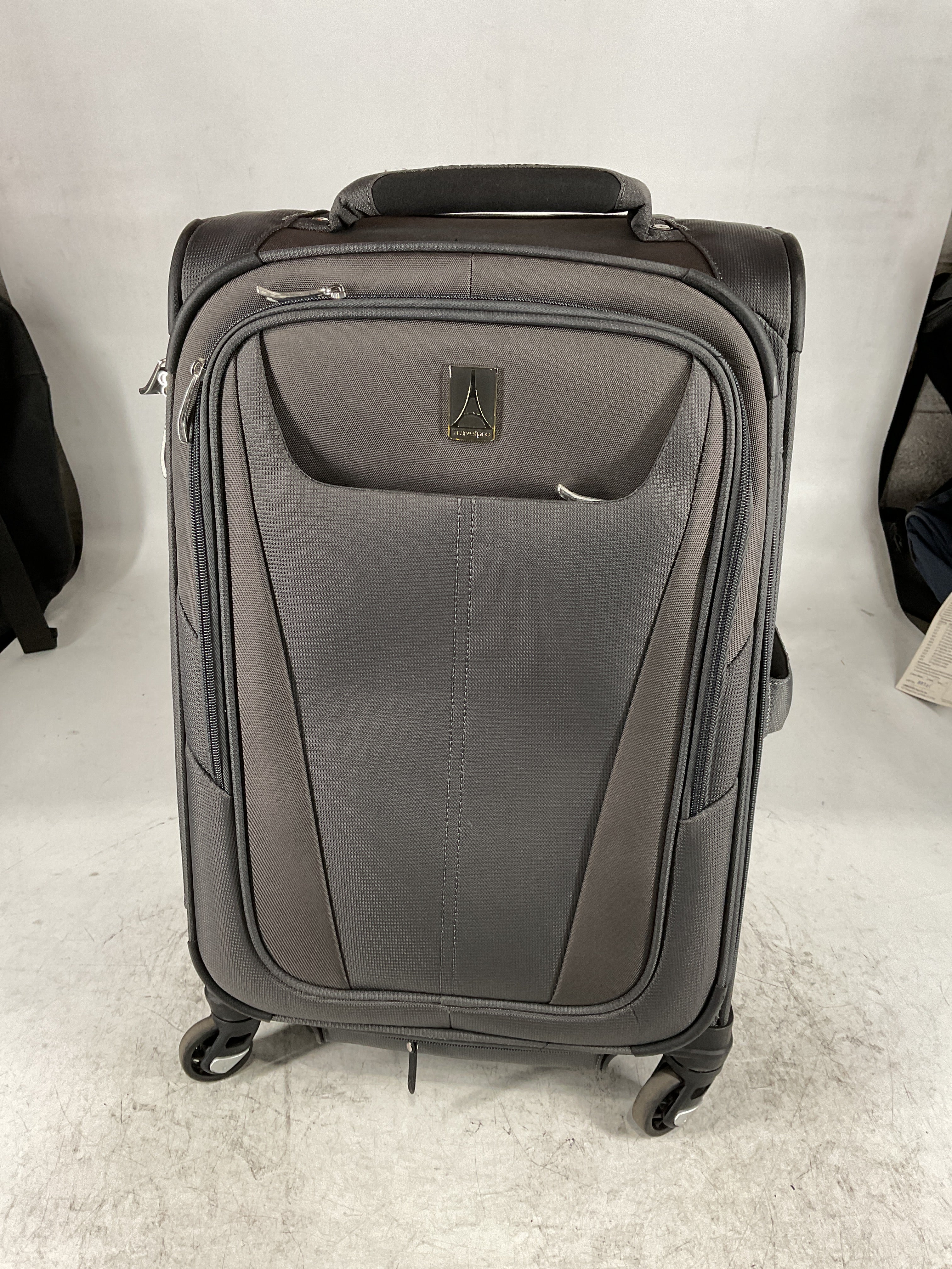 Travelpro Maxlite 5 Softside Expandable Luggage with 4 Spinner Wheels, Lightweight Suitcase, Men and Women Shadow Grey Carry On 21 Inch U23