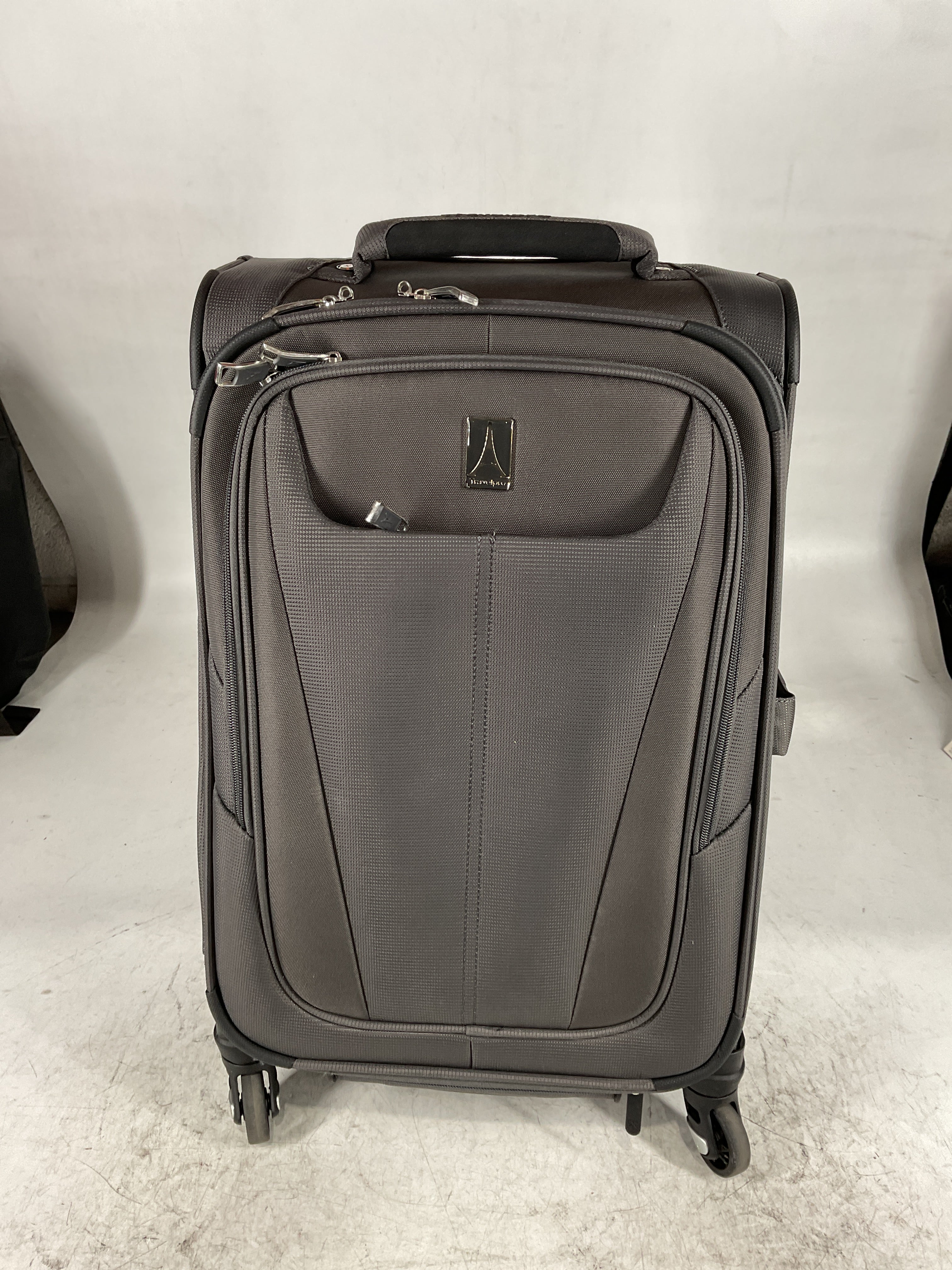 Travelpro Maxlite 5 Softside Expandable Luggage with 4 Spinner Wheels, Lightweight Suitcase, Men and Women Shadow Grey Carry On 21 Inch U26