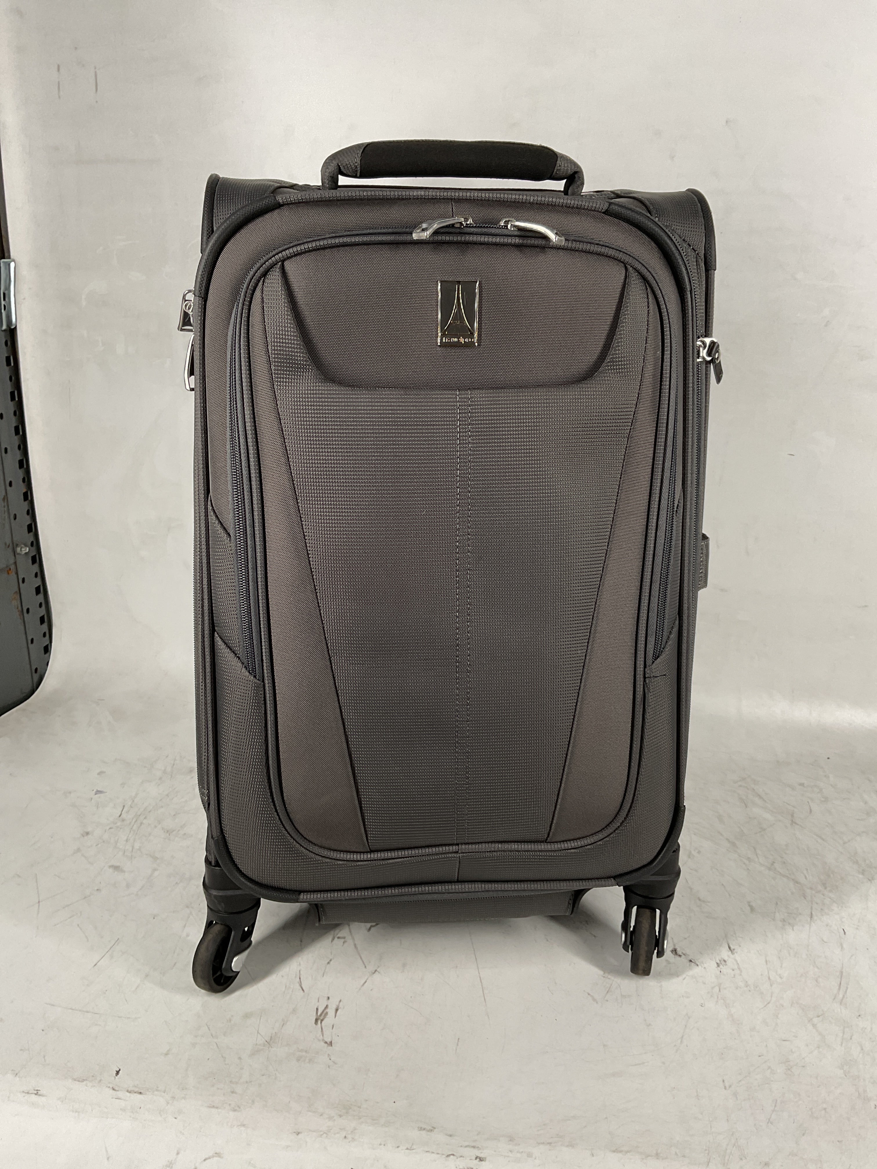 Travelpro Maxlite 5 Softside Expandable Luggage with 4 Spinner Wheels, Lightweight Suitcase, Men and Women Shadow Grey Carry On 21 Inch U39