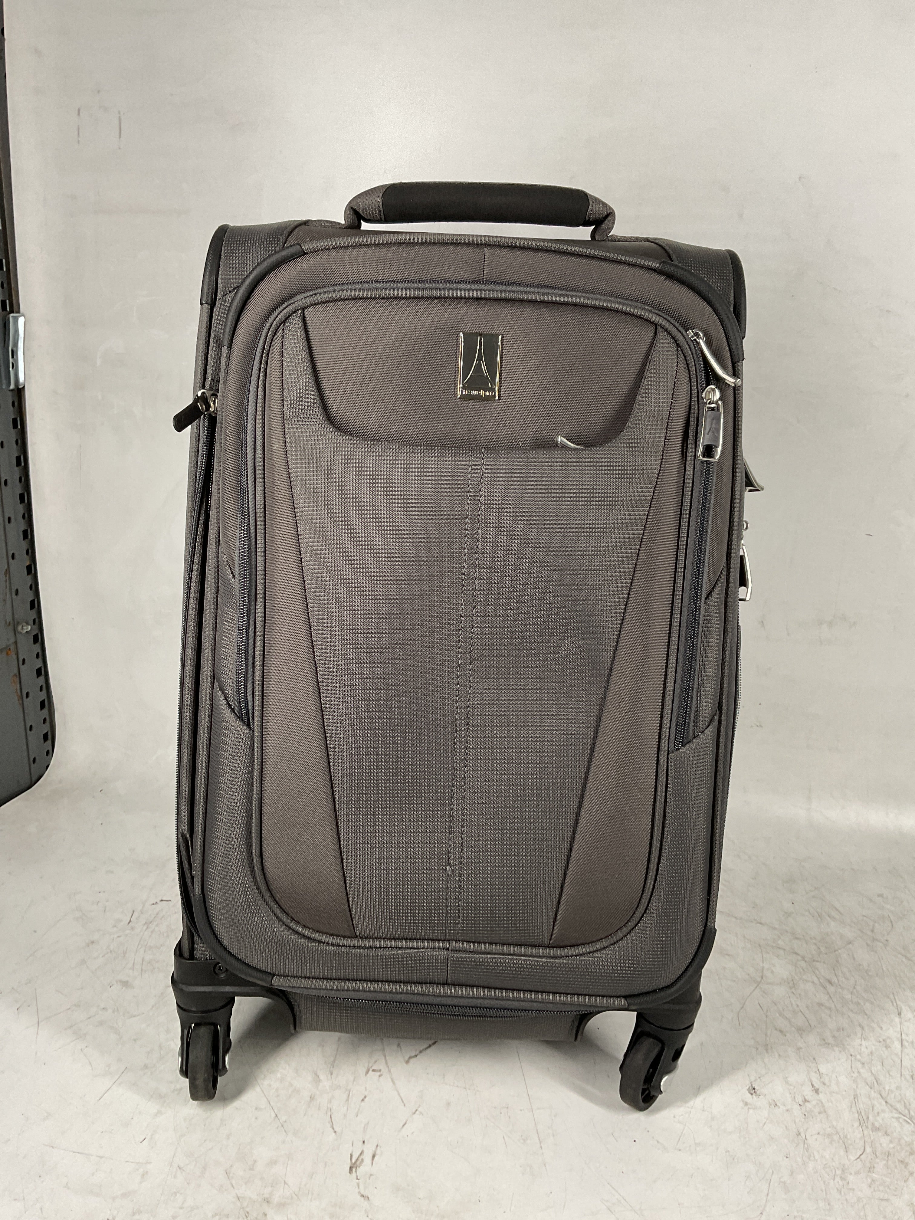 Travelpro Maxlite 5 Softside Expandable Luggage with 4 Spinner Wheels, Lightweight Suitcase, Men and Women Shadow Grey Carry On 21 Inch U44