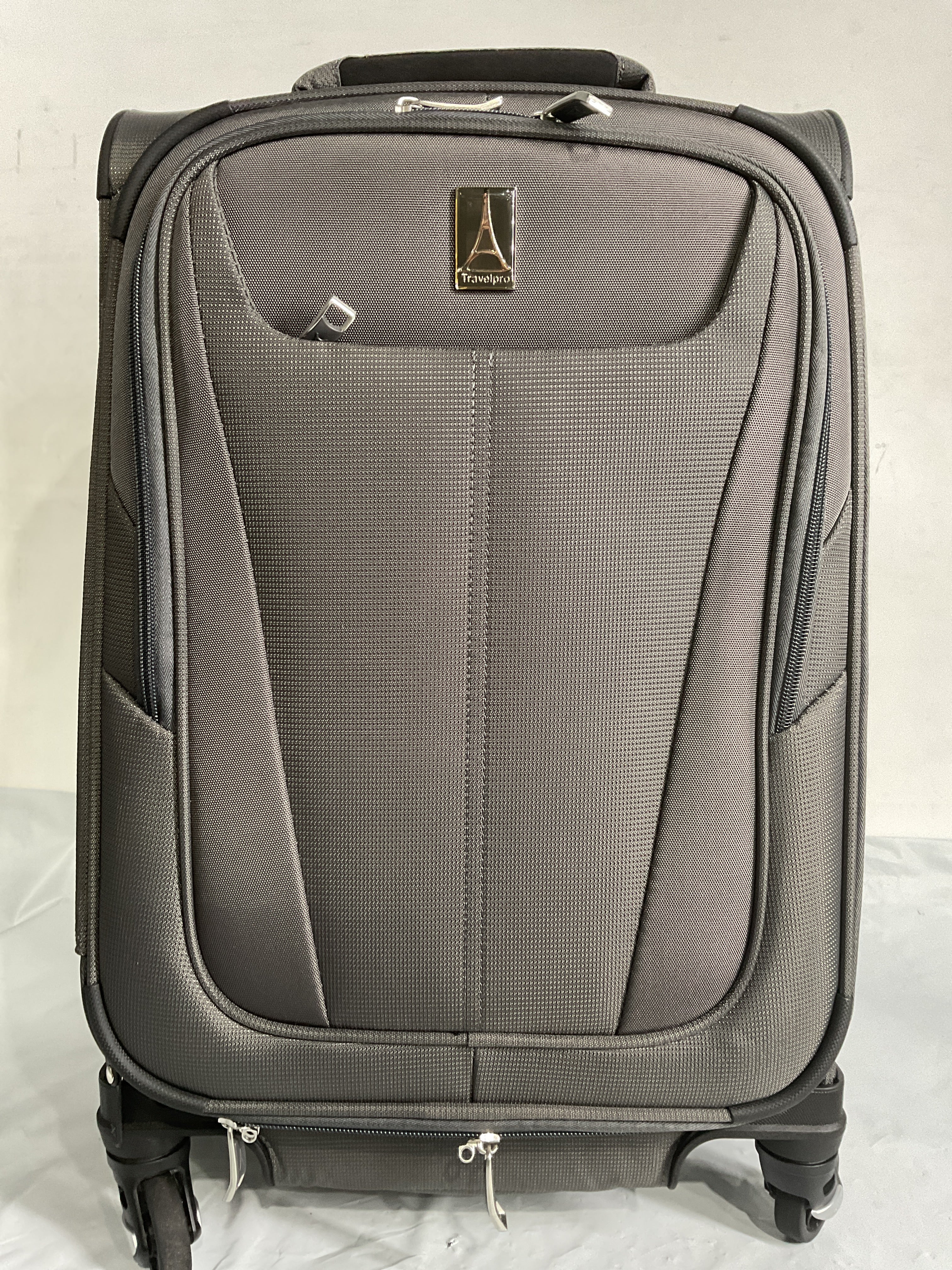 Travelpro Maxlite 5 Softside Expandable Luggage with 4 Spinner Wheels, Lightweight Suitcase, Men and Women ( Shadow Grey , Carry-on 21-Inch ) Shadow Grey Carry On 21 Inch U83