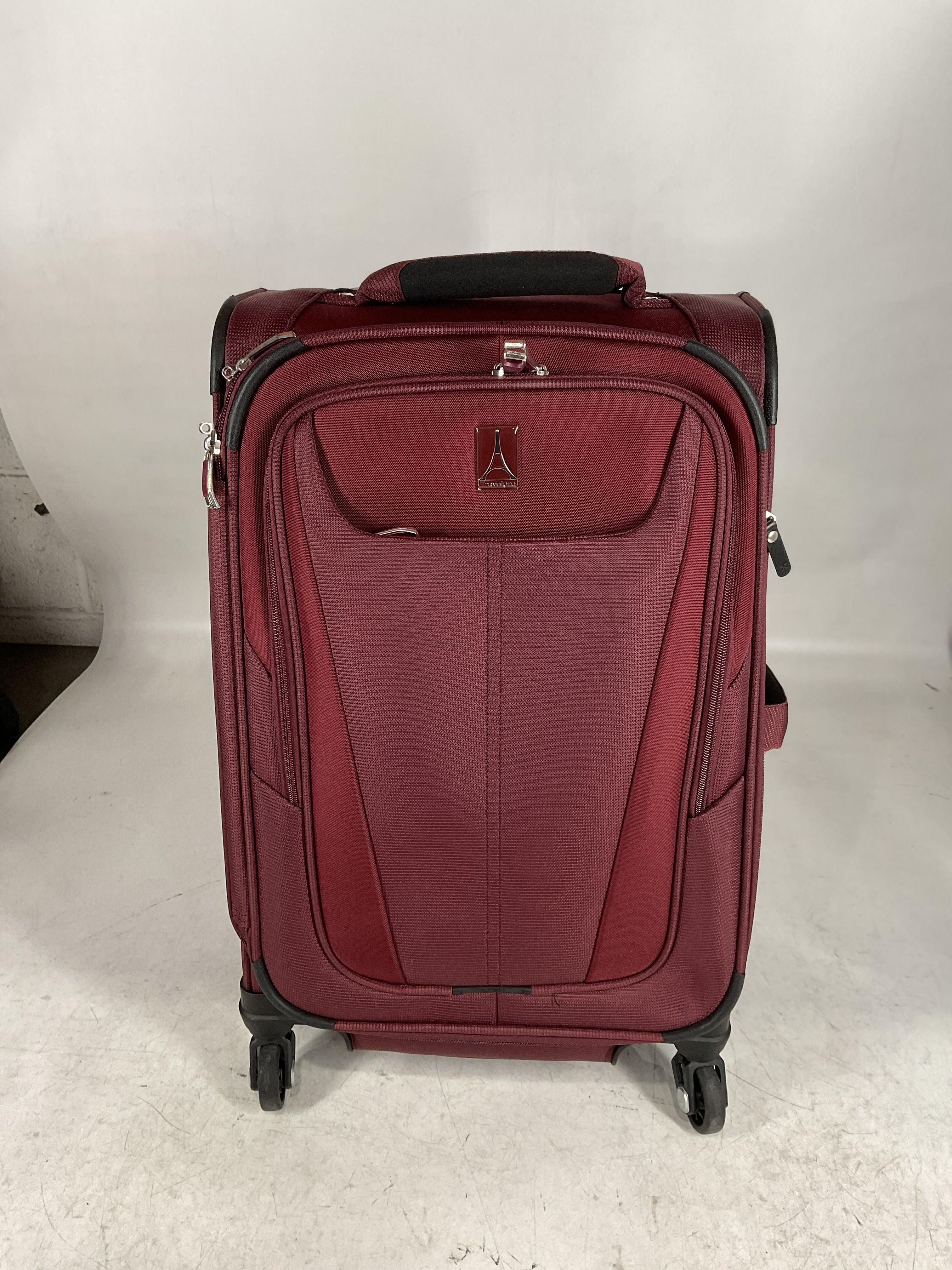 Travelpro Maxlite 5 Softside Expandable Luggage with 4 Spinner Wheels, Lightweight Suitcase, Men and Women U12