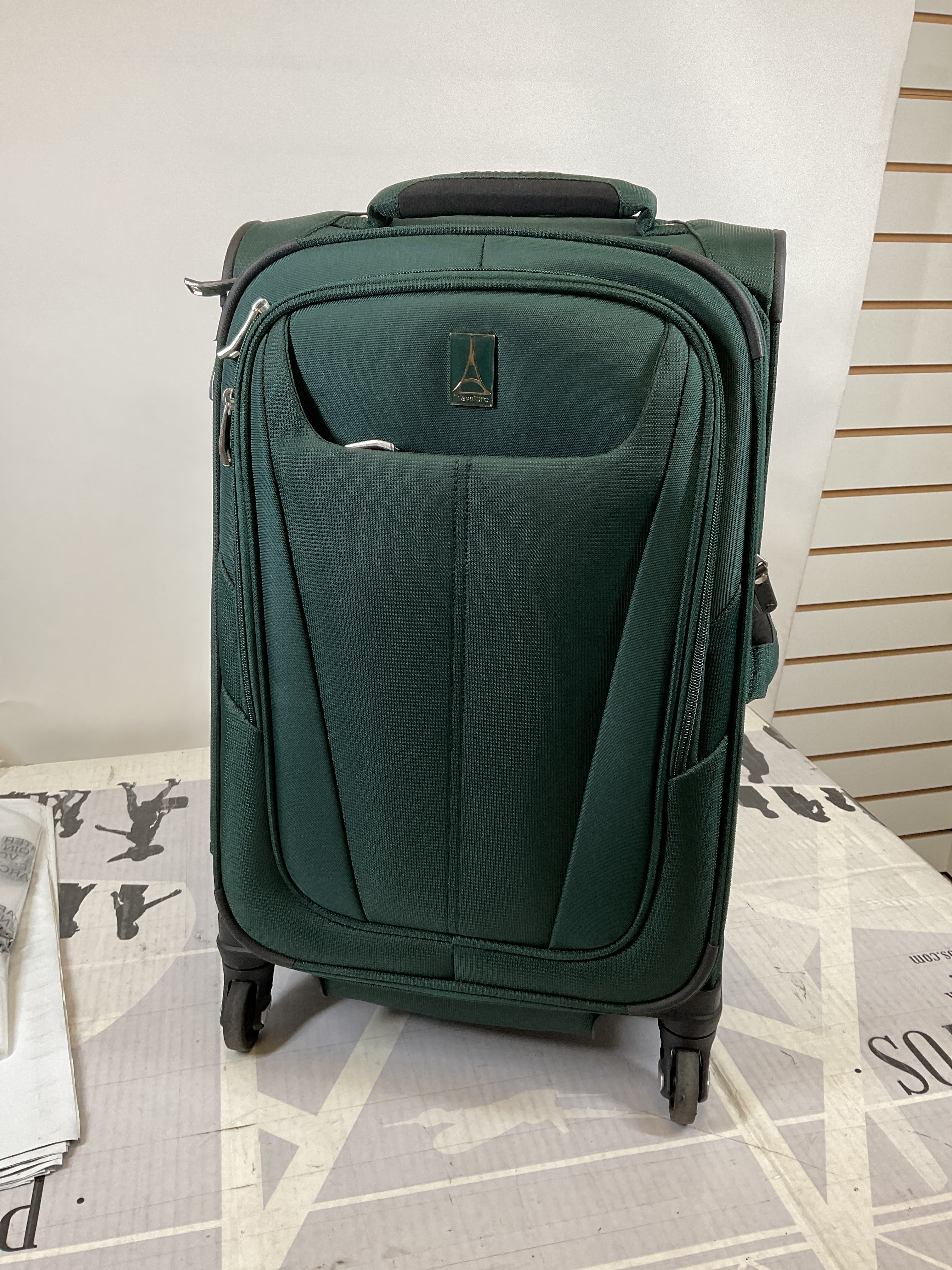 Travelpro Maxlite 5 Softside Expandable Luggage with 4 Spinner Wheels, Lightweight Suitcase, Men and Women ( Green Forest , Carry-on 21-Inch ) Green Forest Carry On 21 Inch U32