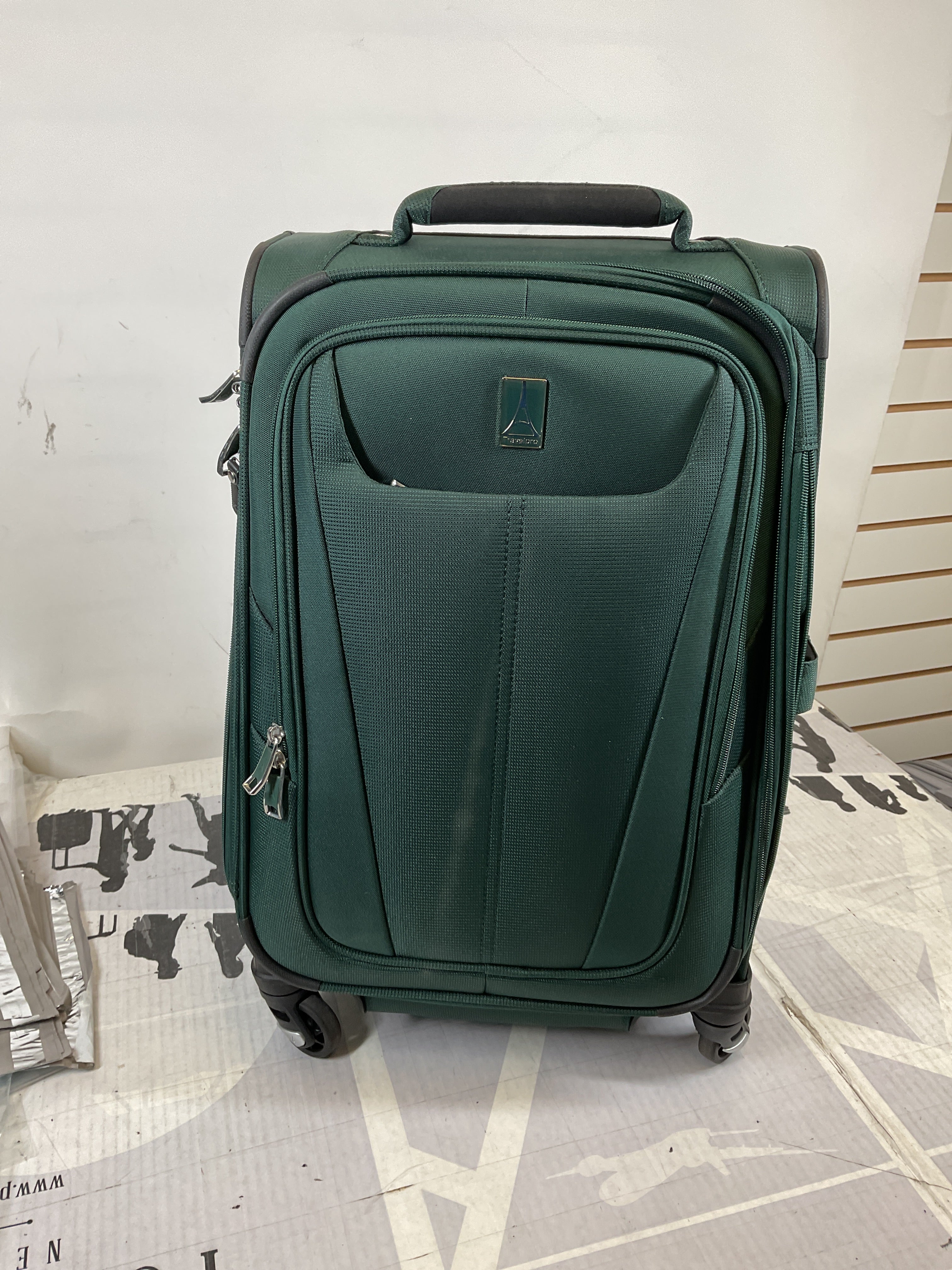 Travelpro Maxlite 5 Softside Expandable Luggage with 4 Spinner Wheels, Lightweight Suitcase, Men and Women ( Green Forest , Carry-on 21-Inch ) Green Forest Carry On 21 Inch U34
