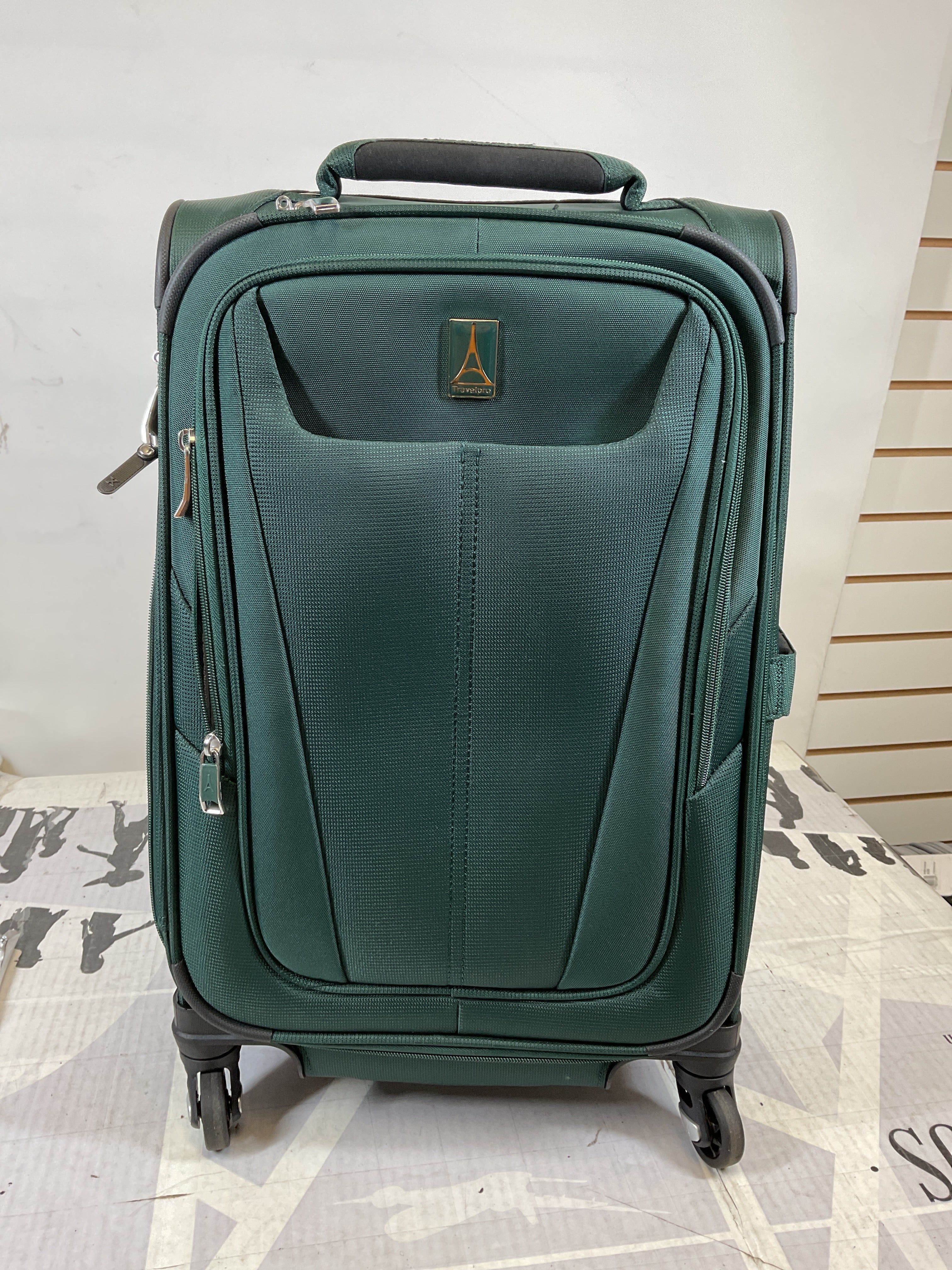 Travelpro Maxlite 5 Softside Expandable Luggage with 4 Spinner Wheels, Lightweight Suitcase, Men and Women ( Green Forest , Carry-on 21-Inch ) Green Forest Carry On 21 Inch U37