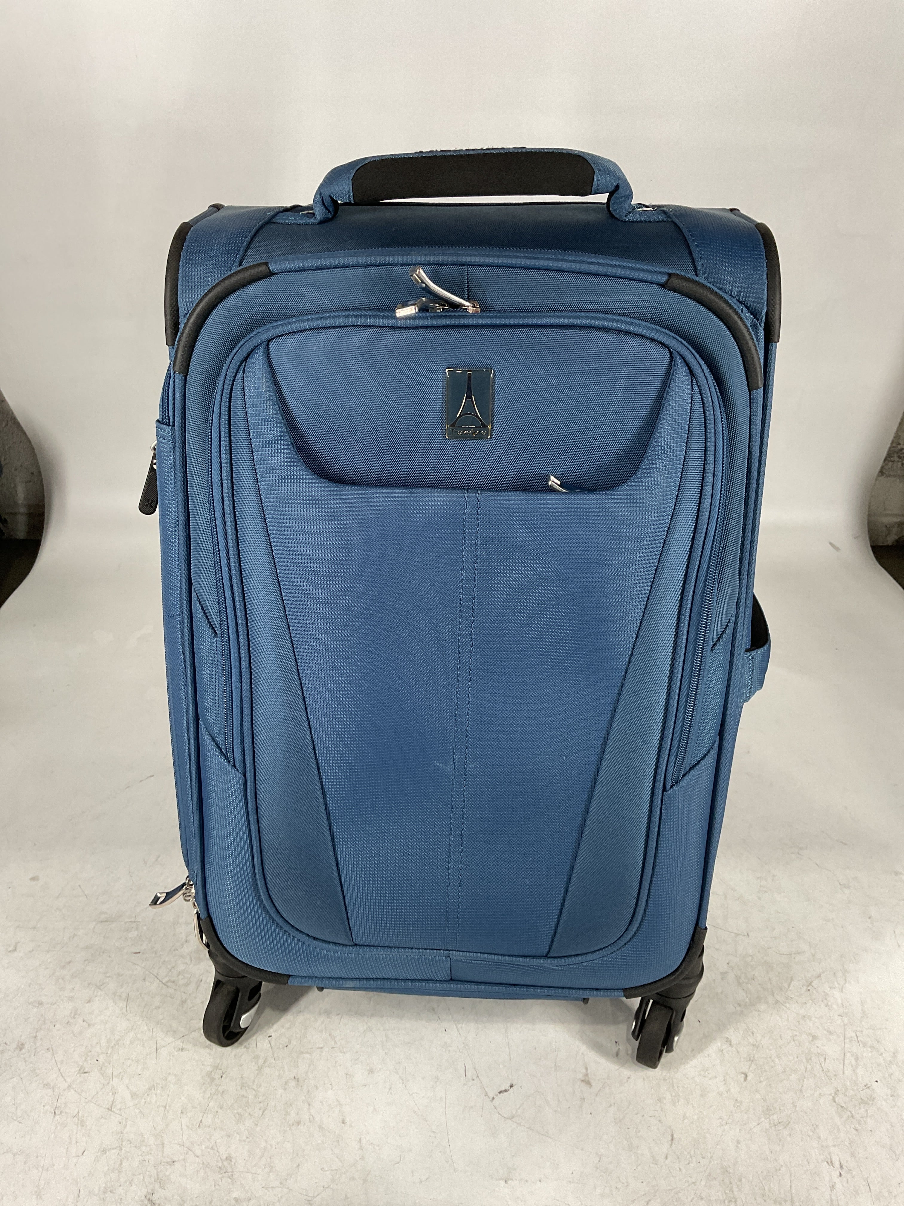 Travelpro Maxlite 5 Softside Expandable Luggage with 4 Spinner Wheels, Lightweight Suitcase, Men and Women U10