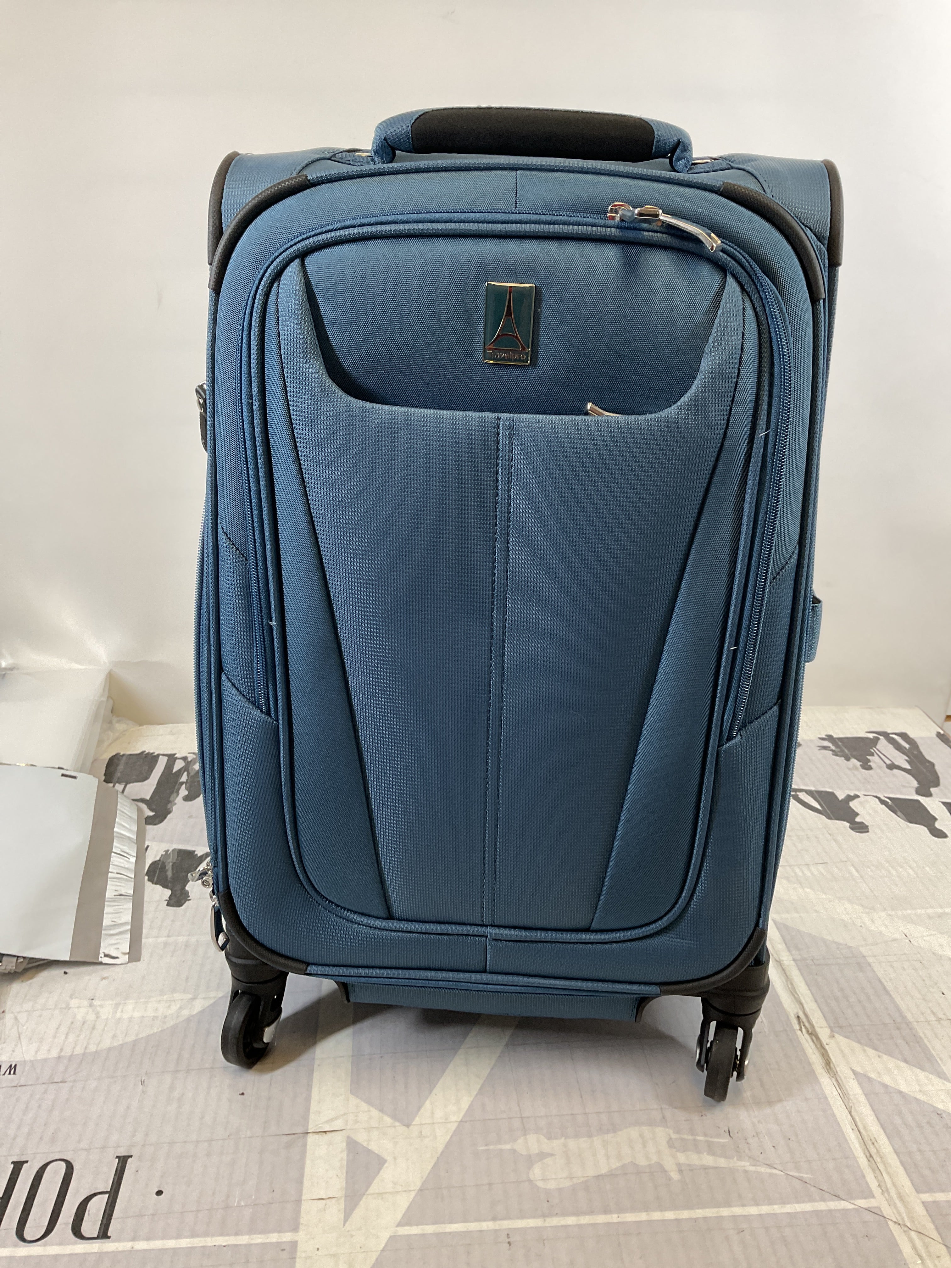 Travelpro Maxlite 5 Softside Expandable Luggage with 4 Spinner Wheels, Lightweight Suitcase, Men and Women ( Ensign Blue , Carry-on 21-Inch ) Ensign Blue Carry On 21 Inch U100
