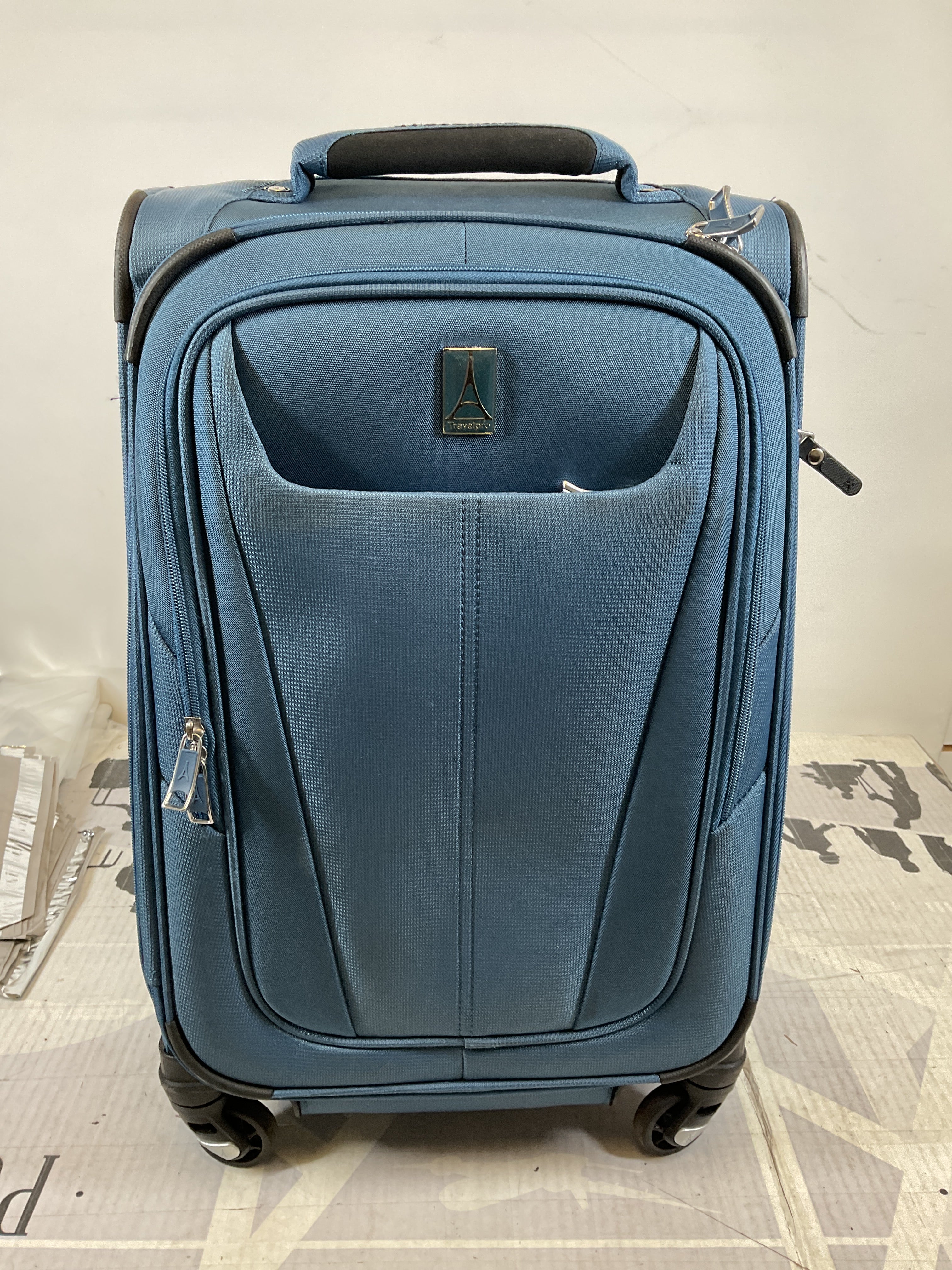 Travelpro Maxlite 5 Softside Expandable Luggage with 4 Spinner Wheels, Lightweight Suitcase, Men and Women ( Ensign Blue , Carry-on 21-Inch ) Ensign Blue Carry On 21 Inch U106