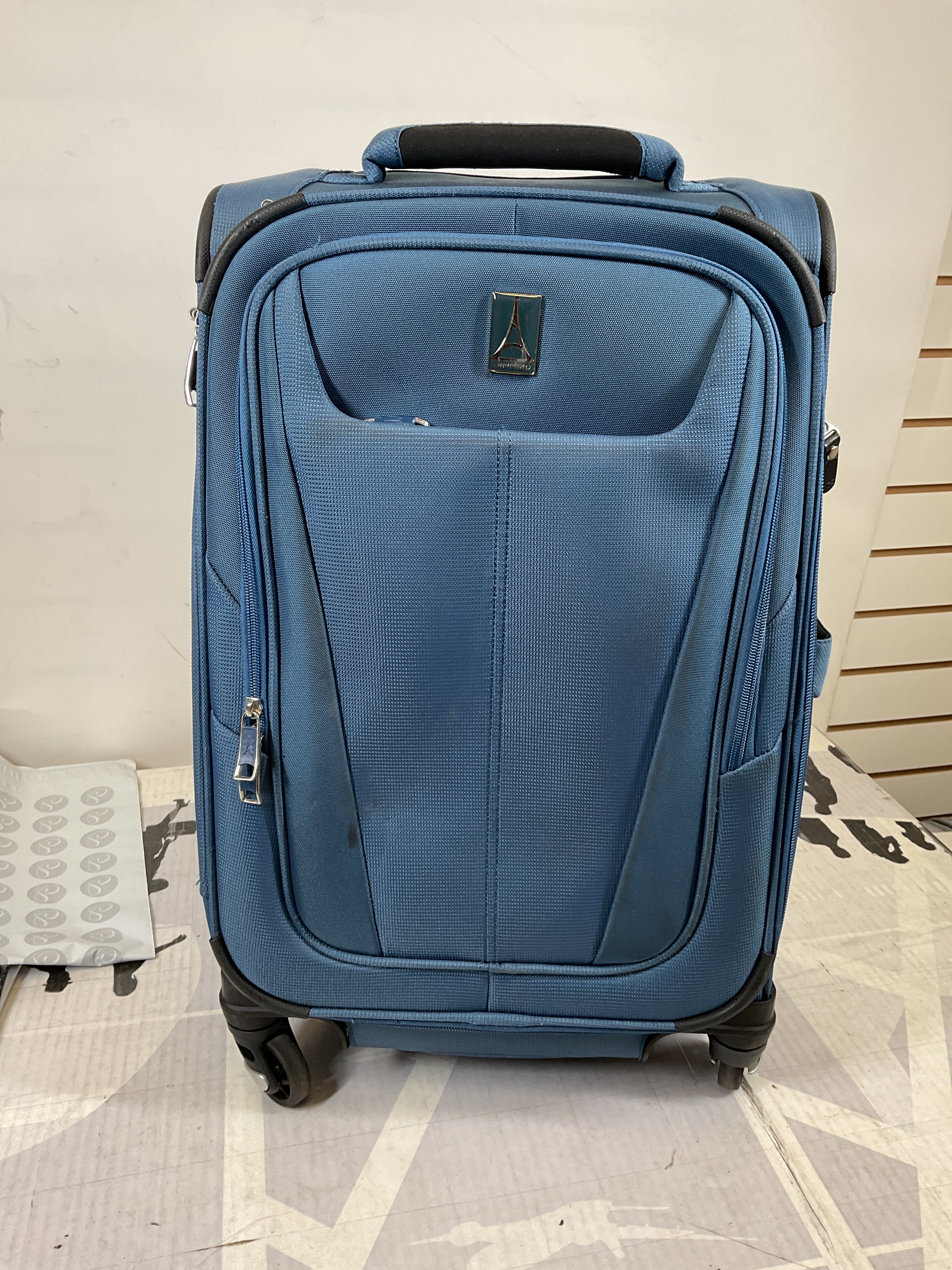 Travelpro Maxlite 5 Softside Expandable Luggage with 4 Spinner Wheels, Lightweight Suitcase, Men and Women ( Ensign Blue , Carry-on 21-Inch ) Ensign Blue Carry On 21 Inch U107