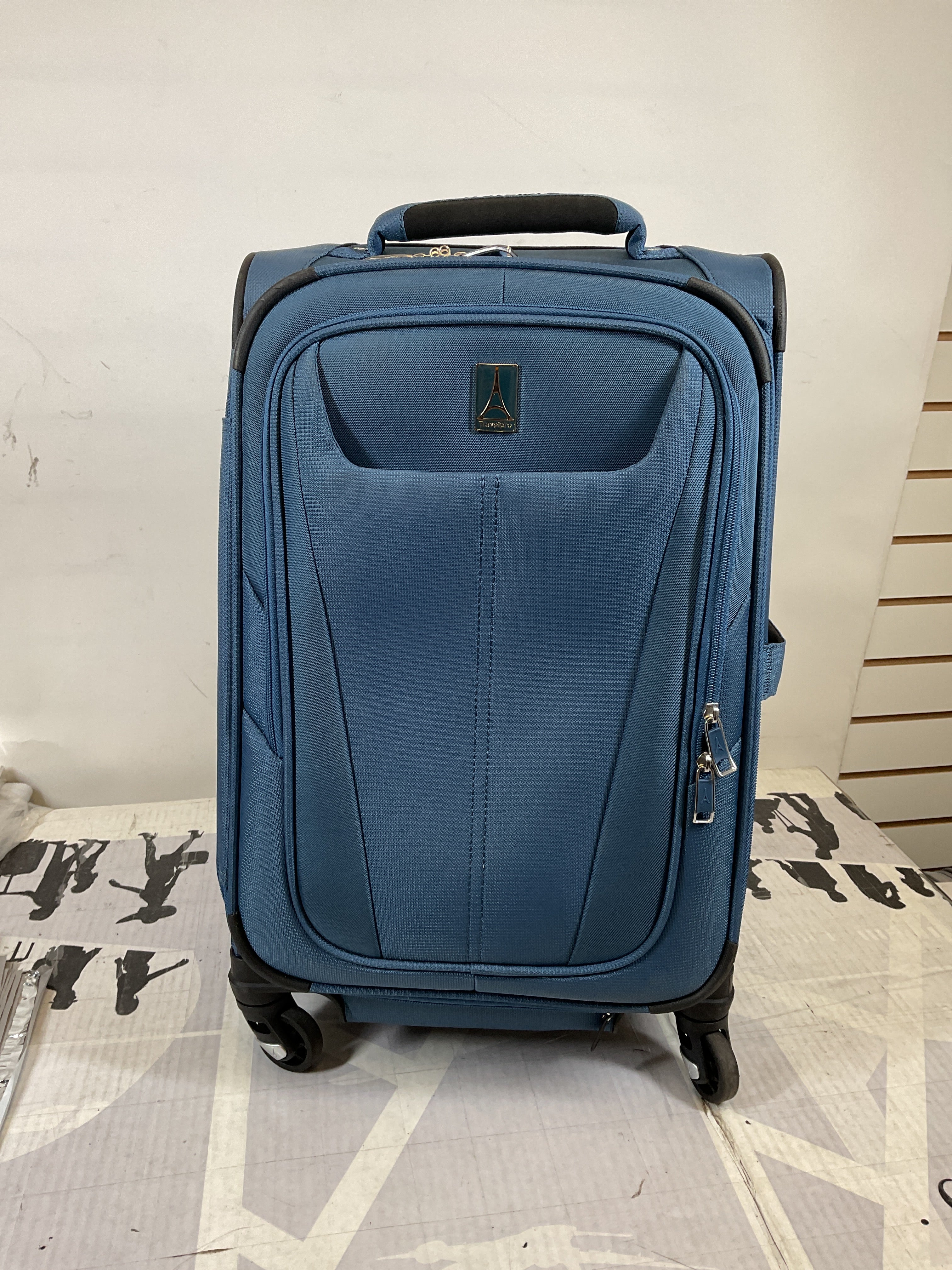 Travelpro Maxlite 5 Softside Expandable Luggage with 4 Spinner Wheels, Lightweight Suitcase, Men and Women ( Ensign Blue , Carry-on 21-Inch ) Ensign Blue Carry On 21 Inch U109