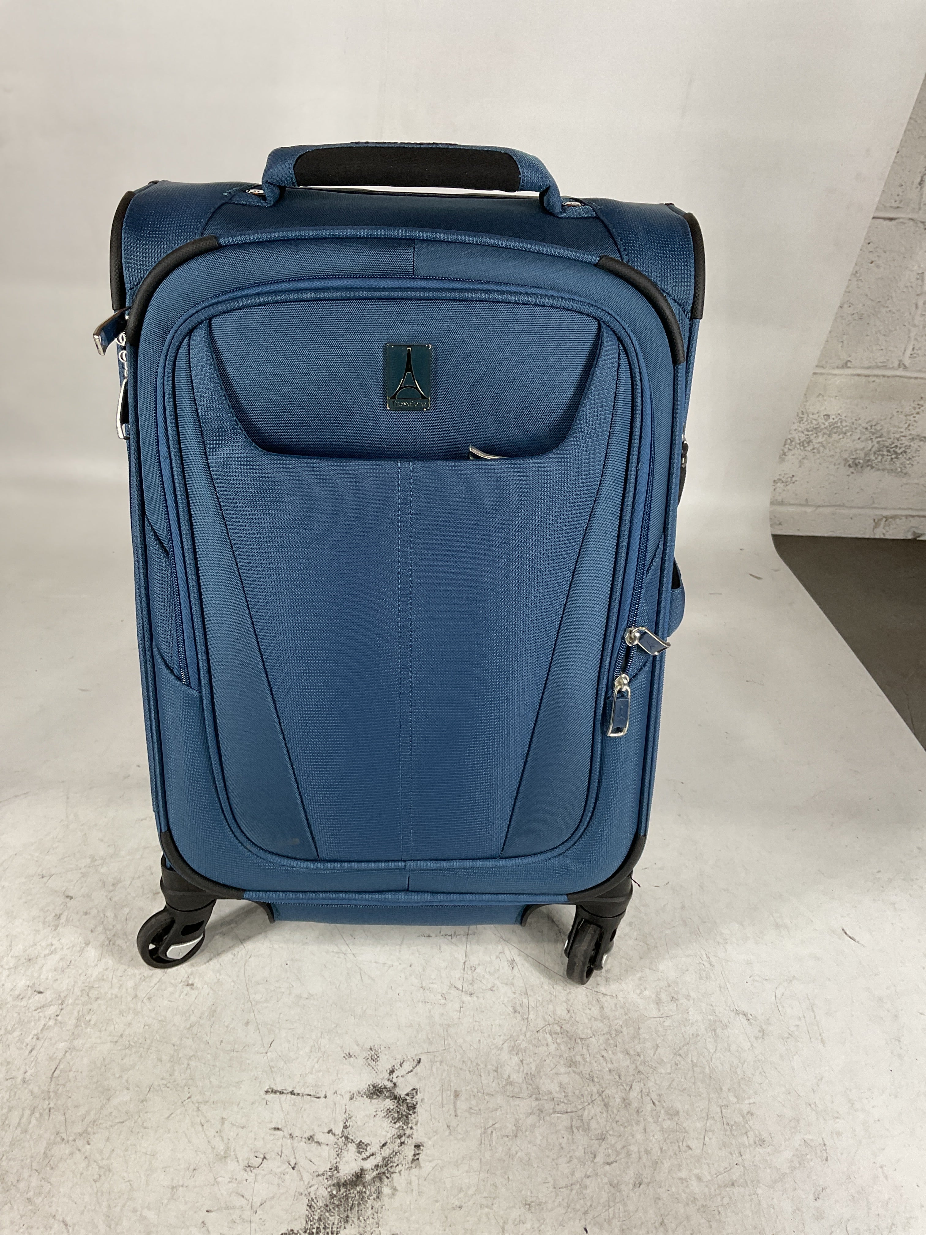 Travelpro Maxlite 5 Softside Expandable Luggage with 4 Spinner Wheels, Lightweight Suitcase, Men and Women U13