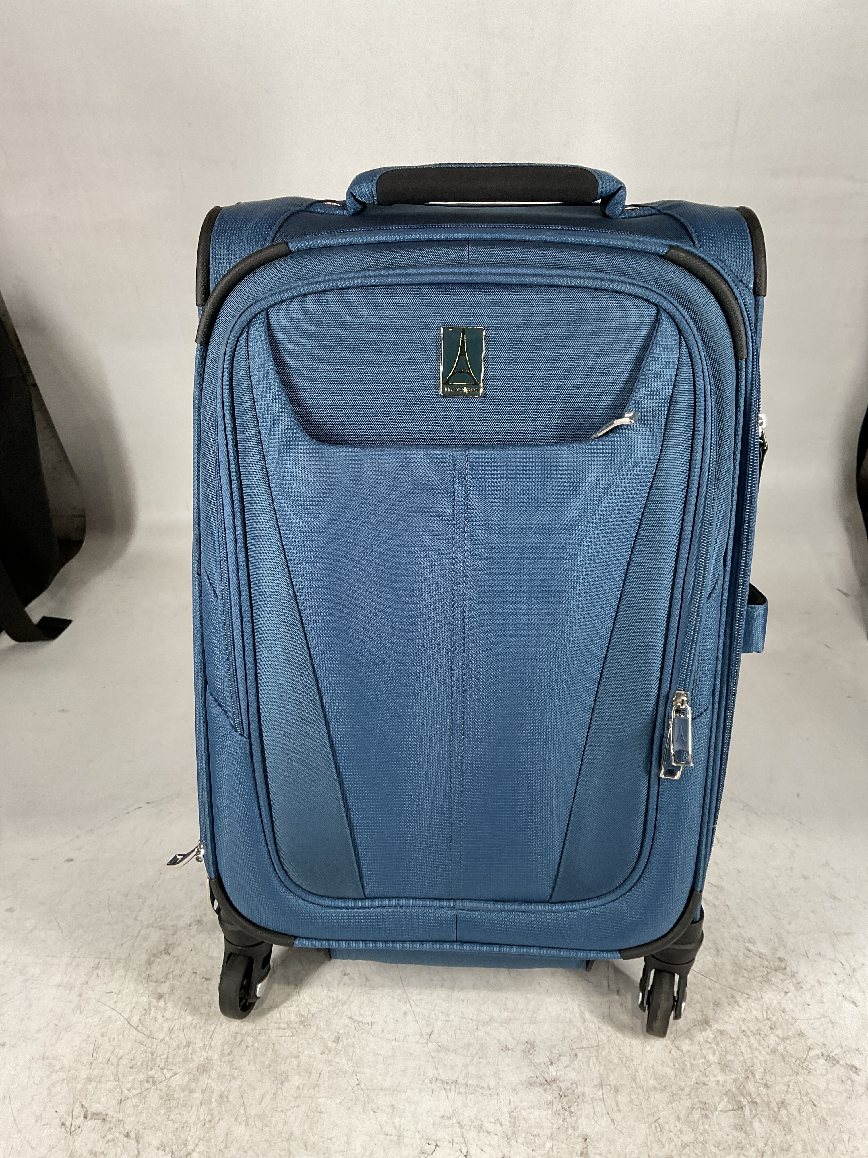 Travelpro Maxlite 5 Softside Expandable Luggage with 4 Spinner Wheels, Lightweight Suitcase, Men and Women Ensign Blue Carry On 21 Inch U14