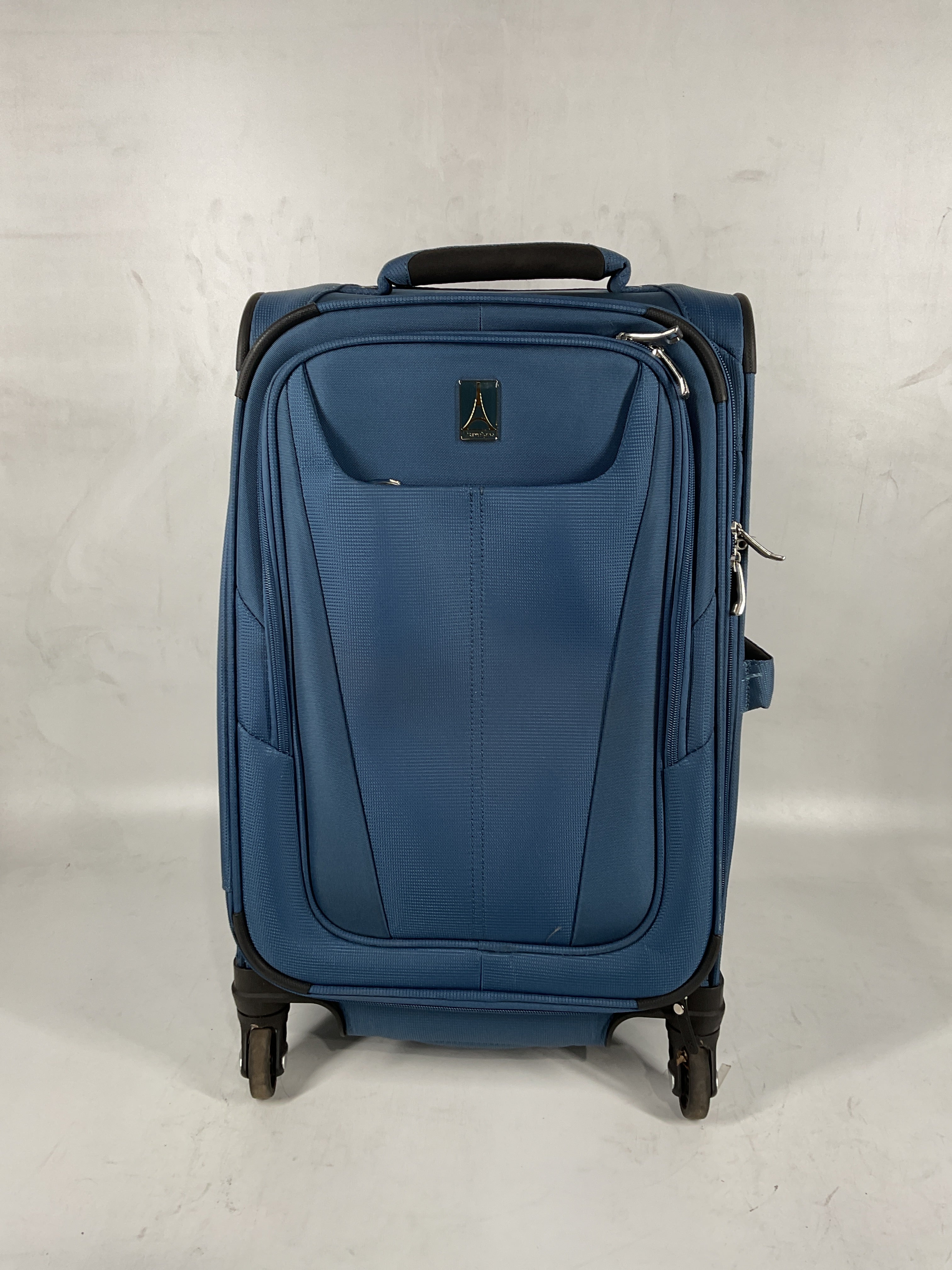 Travelpro Maxlite 5 Softside Expandable Luggage with 4 Spinner Wheels, Lightweight Suitcase, Men and Women Ensign Blue Carry On 21 Inch U20