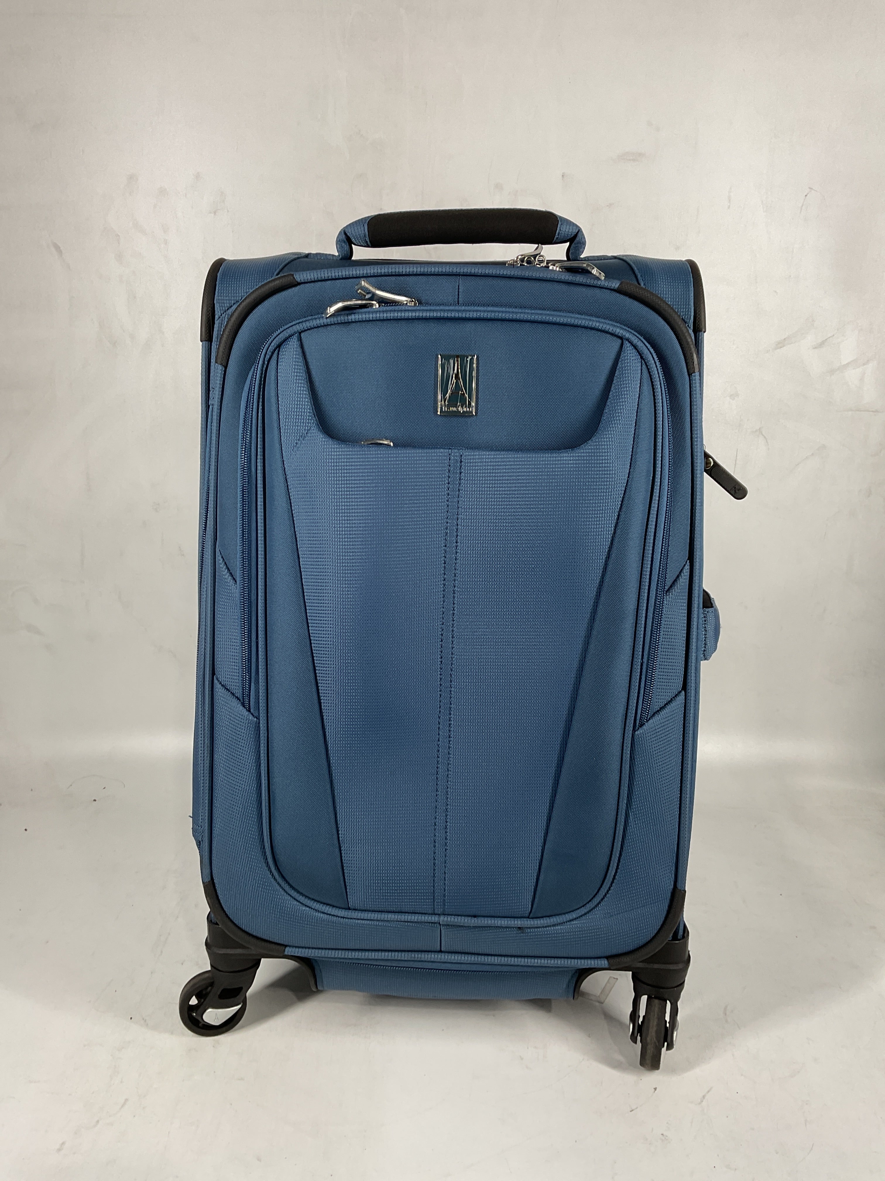 Travelpro Maxlite 5 Softside Expandable Luggage with 4 Spinner Wheels, Lightweight Suitcase, Men and Women Ensign Blue Carry On 21 Inch U21