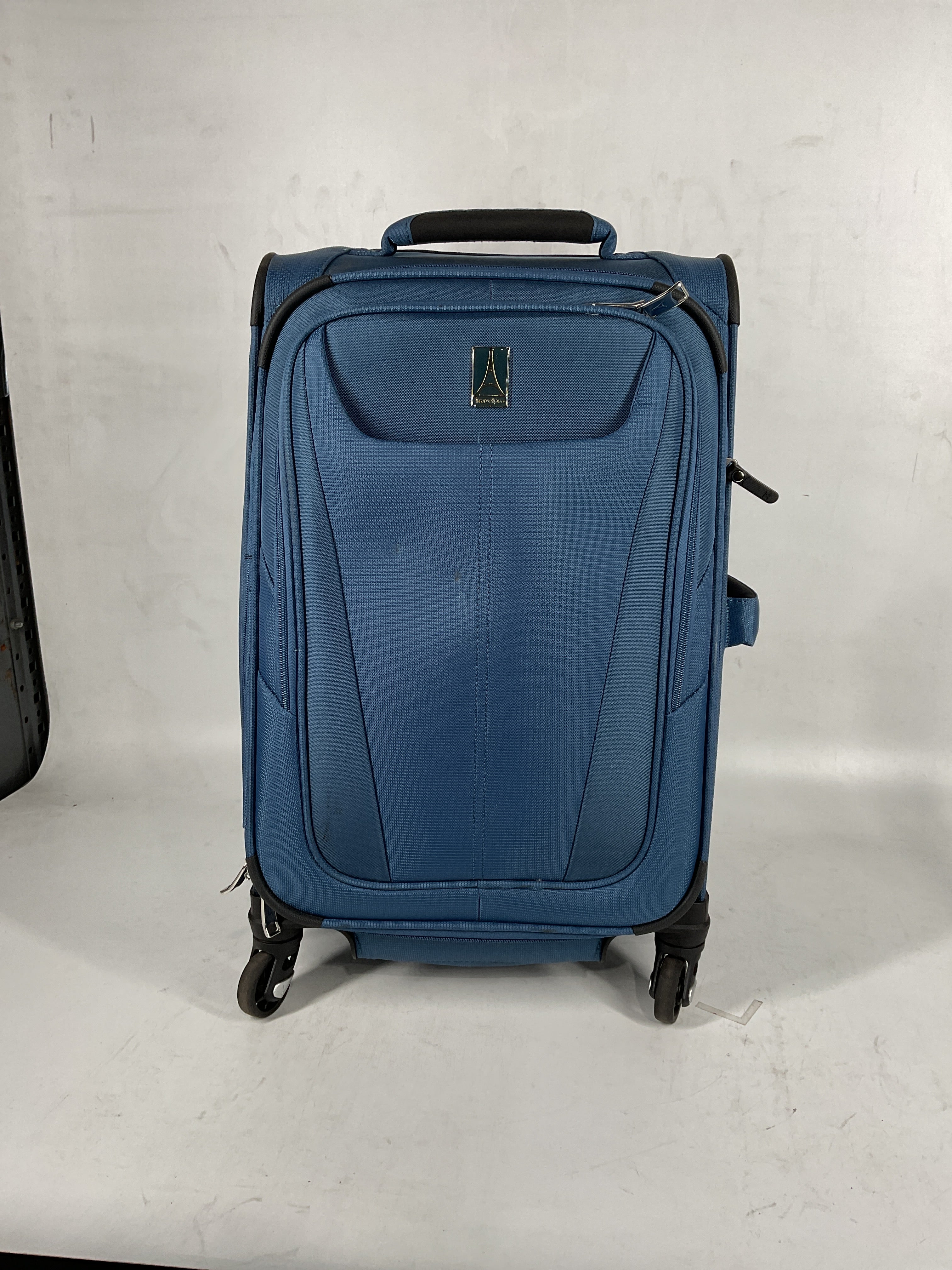 Travelpro Maxlite 5 Softside Expandable Luggage with 4 Spinner Wheels, Lightweight Suitcase, Men and Women Ensign Blue Carry On 21 Inch U23