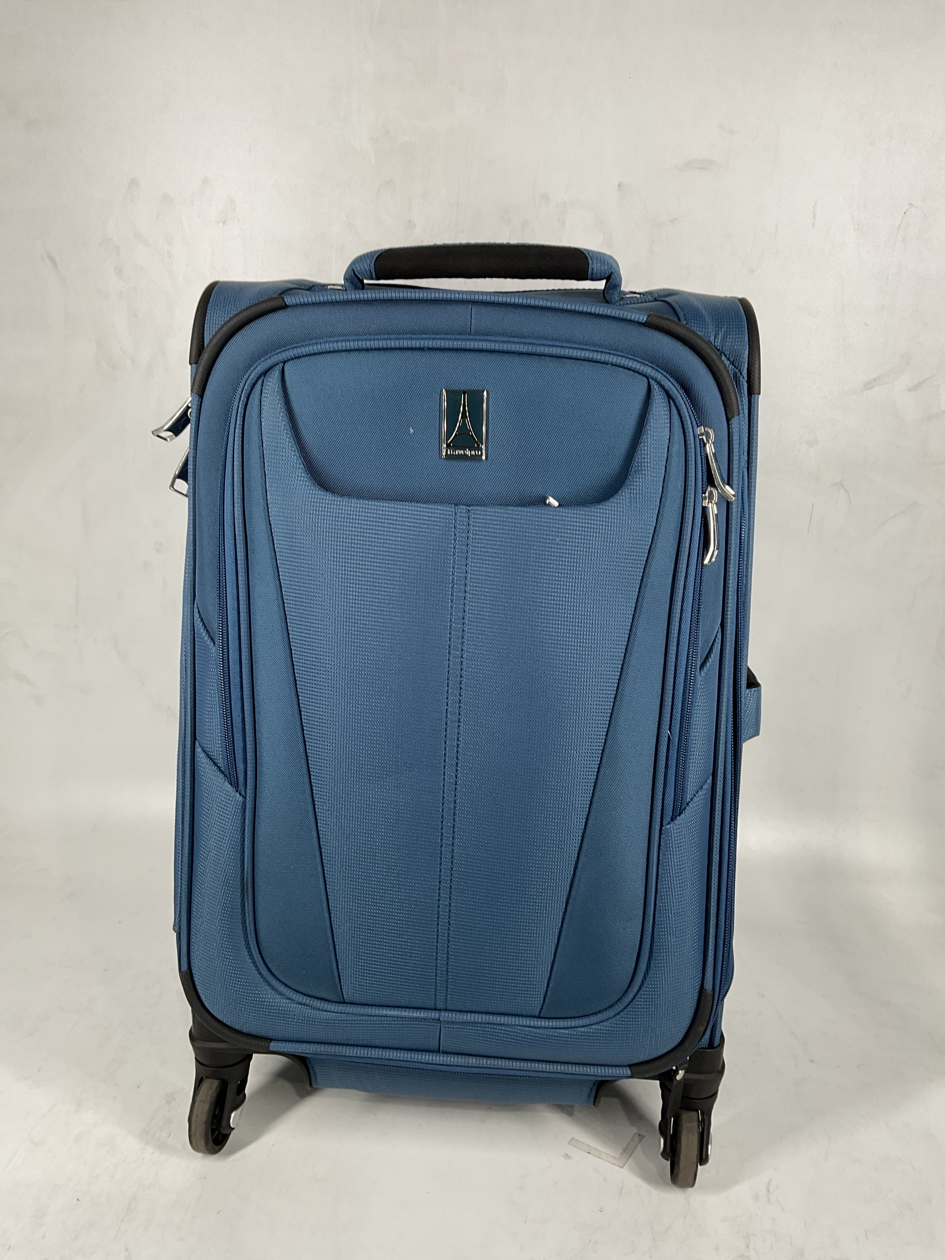 Travelpro Maxlite 5 Softside Expandable Luggage with 4 Spinner Wheels, Lightweight Suitcase, Men and Women Ensign Blue Carry On 21 Inch U24