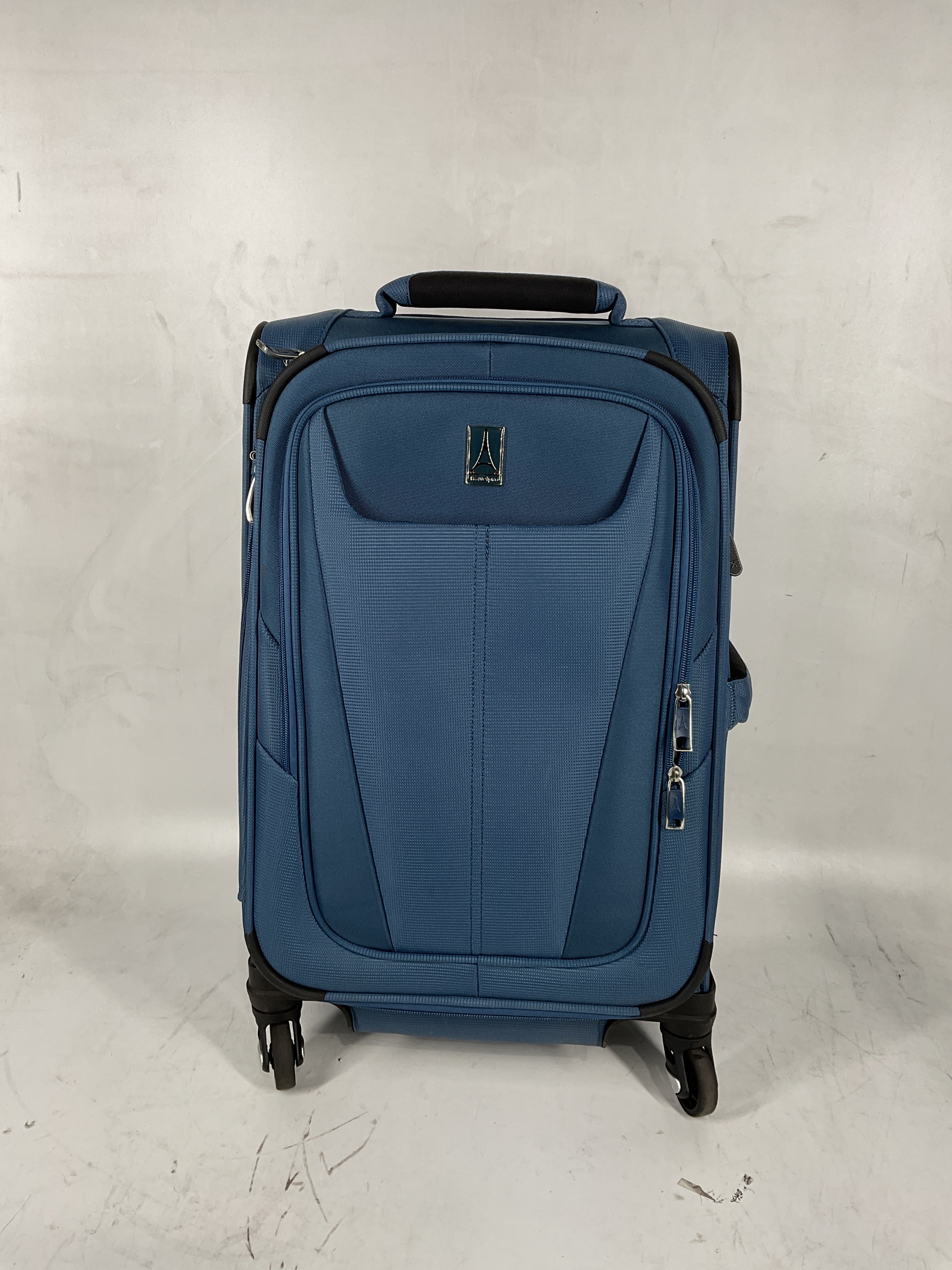 Travelpro Maxlite 5 Softside Expandable Luggage with 4 Spinner Wheels, Lightweight Suitcase, Men and Women Ensign Blue Carry On 21 Inch U29