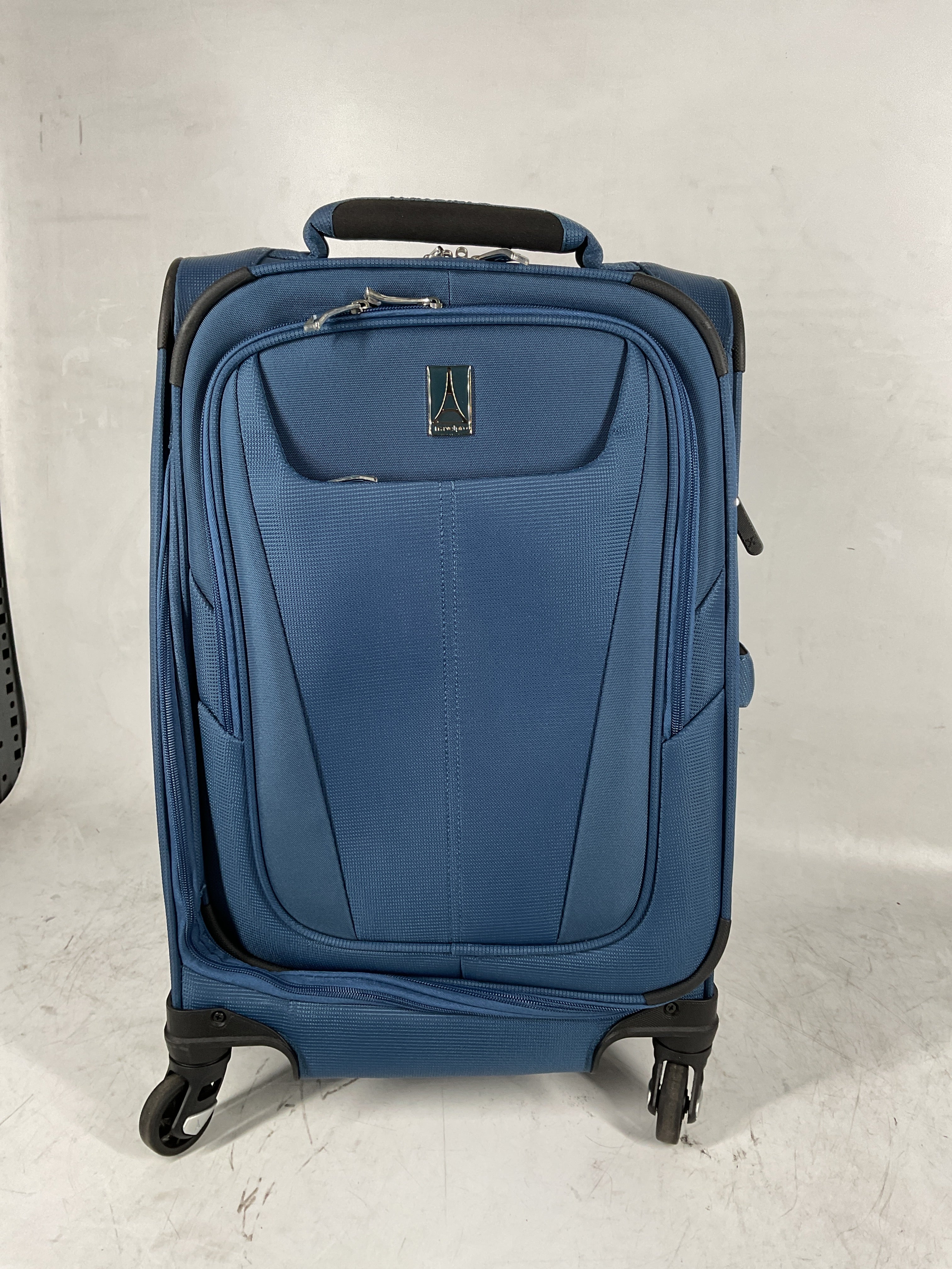 Travelpro Maxlite 5 Softside Expandable Luggage with 4 Spinner Wheels, Lightweight Suitcase, Men and Women Ensign Blue Carry On 21 Inch U32