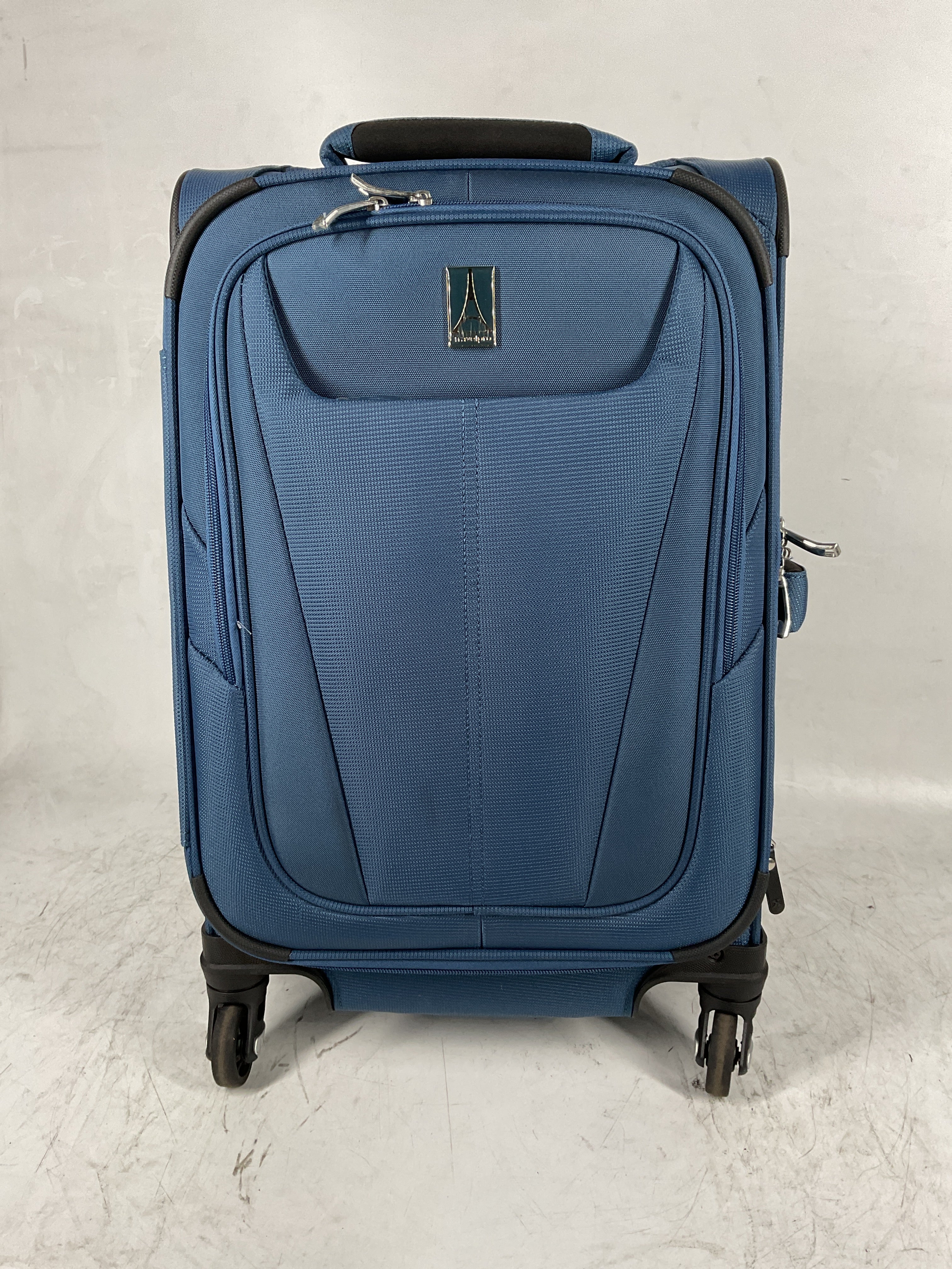 Travelpro Maxlite 5 Softside Expandable Luggage with 4 Spinner Wheels, Lightweight Suitcase, Men and Women Ensign Blue Carry On 21 Inch U36